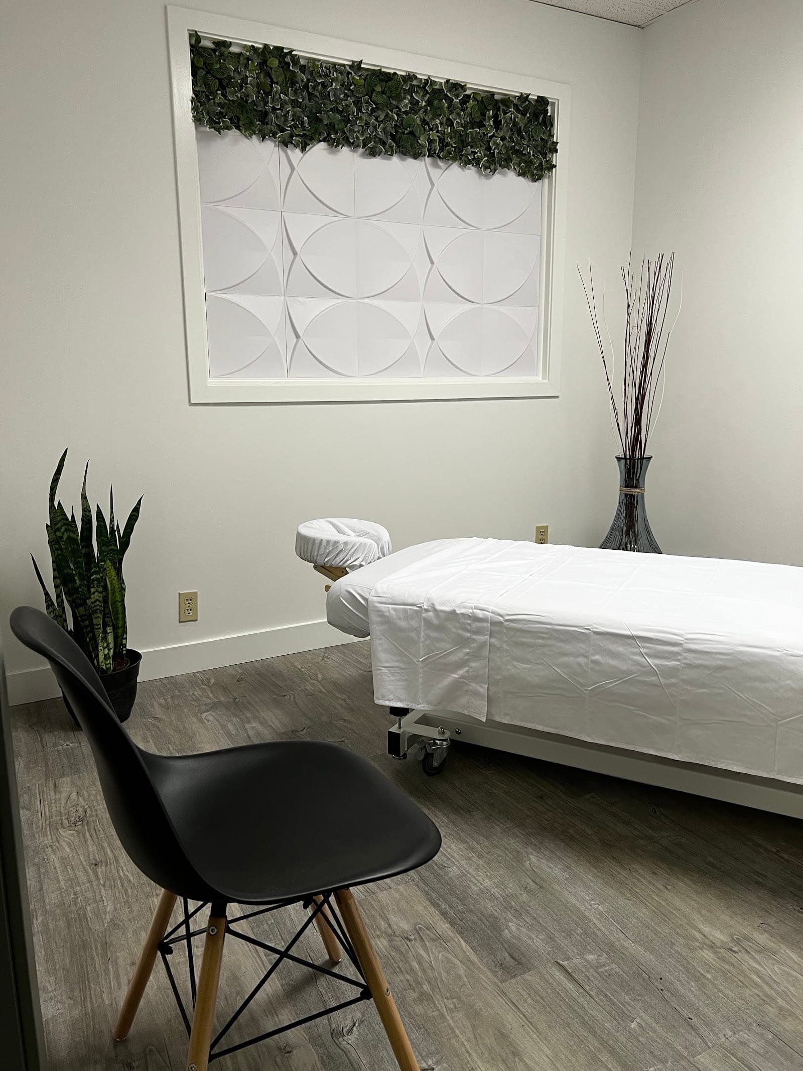 Motion Pro Metrotown - Physio, Massage, Chiro, Acupuncture (photo: Motion Pro Metrotown Physio & Massage, via Google)