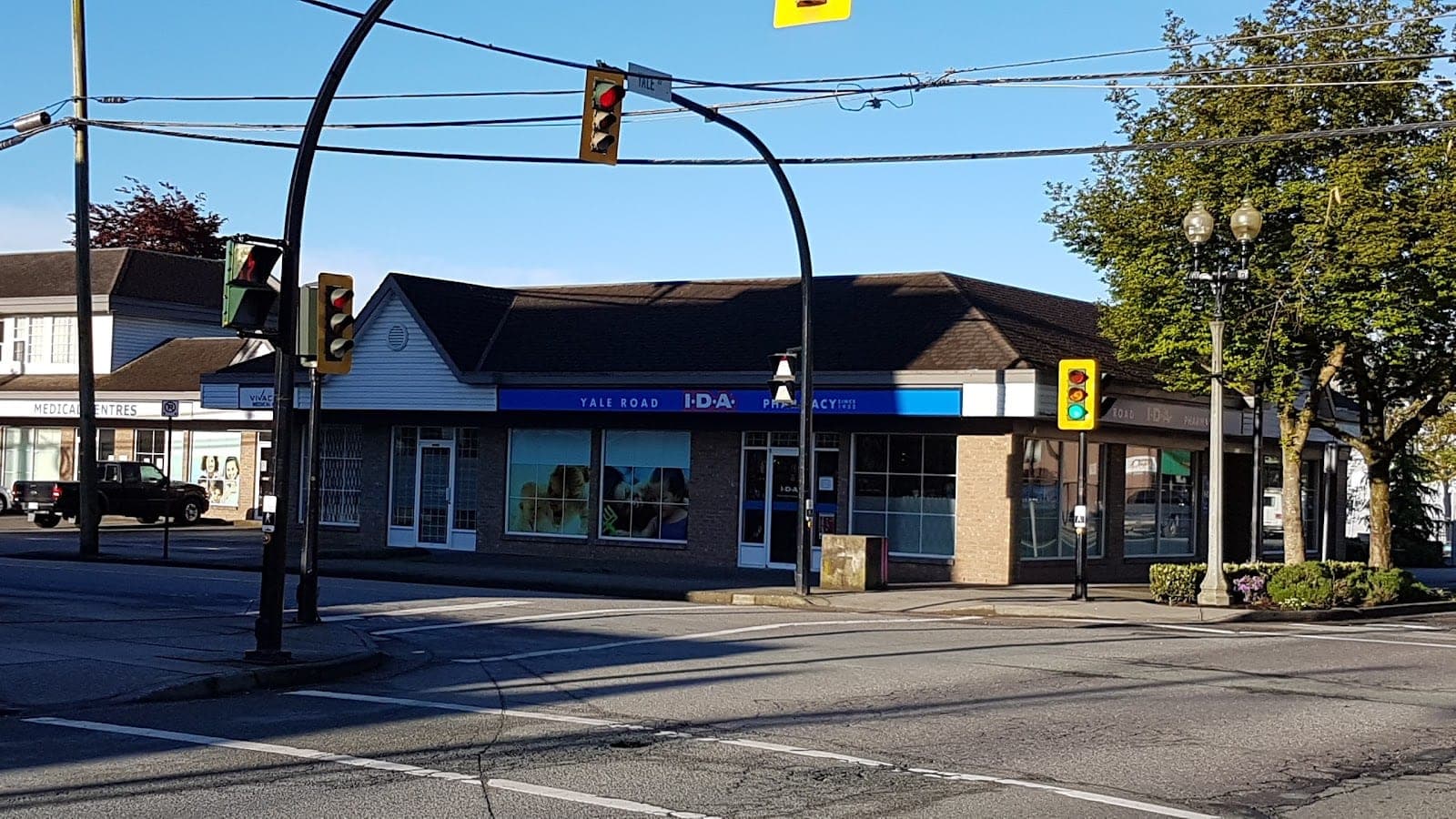 I.D.A. Yale Road Pharmacy (photo: Tyler Davis, via Google)