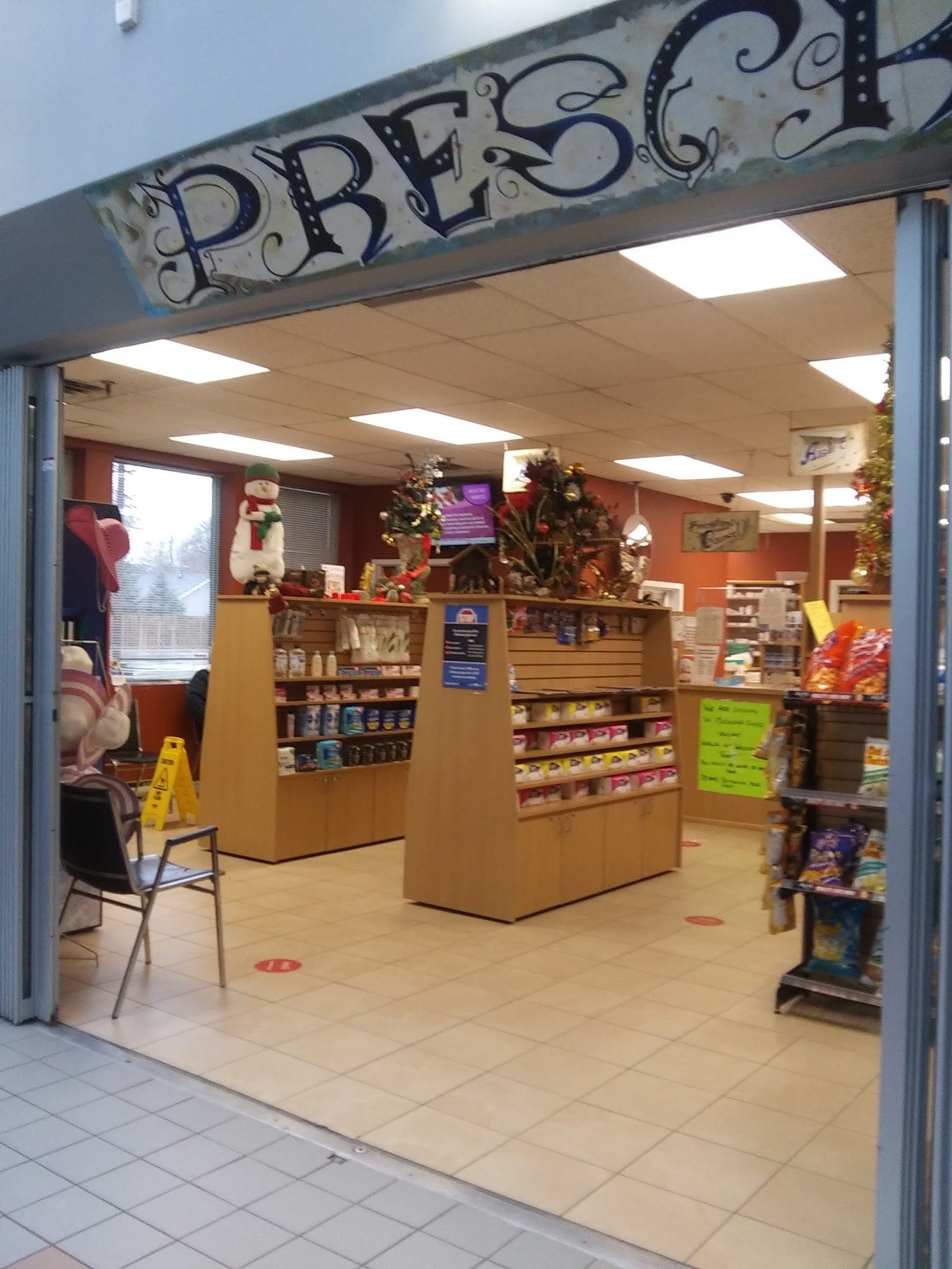 Niagara Falls Centre Pharmacy (photo: Andi Curtis, via Google)