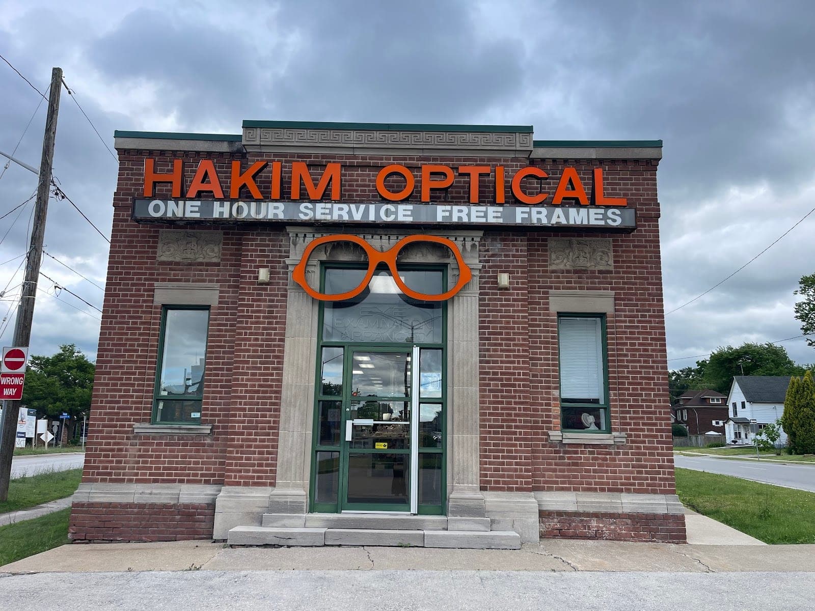 Hakim Optical Niagara Falls - Thorold Stone (photo: Hakim Optical Niagara Falls - Thorold Stone, via Google)