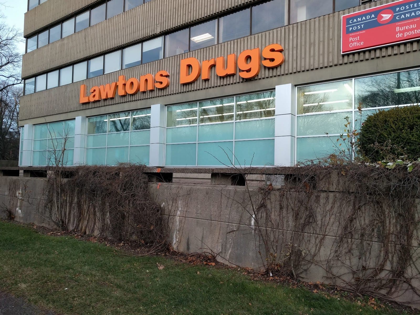 Lawtons Drugs Spring Garden (photo: Apollo Lemmon, via Google)