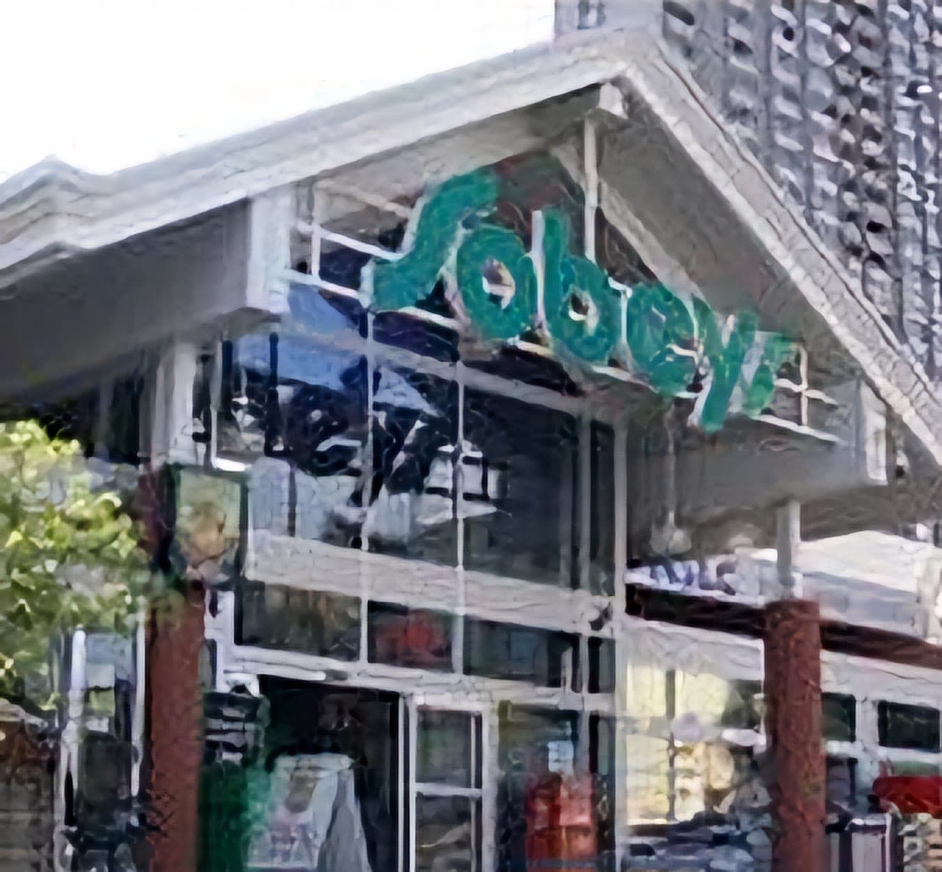 Sobeys Pharmacy Queen Street (photo: Lazarus, via Google)