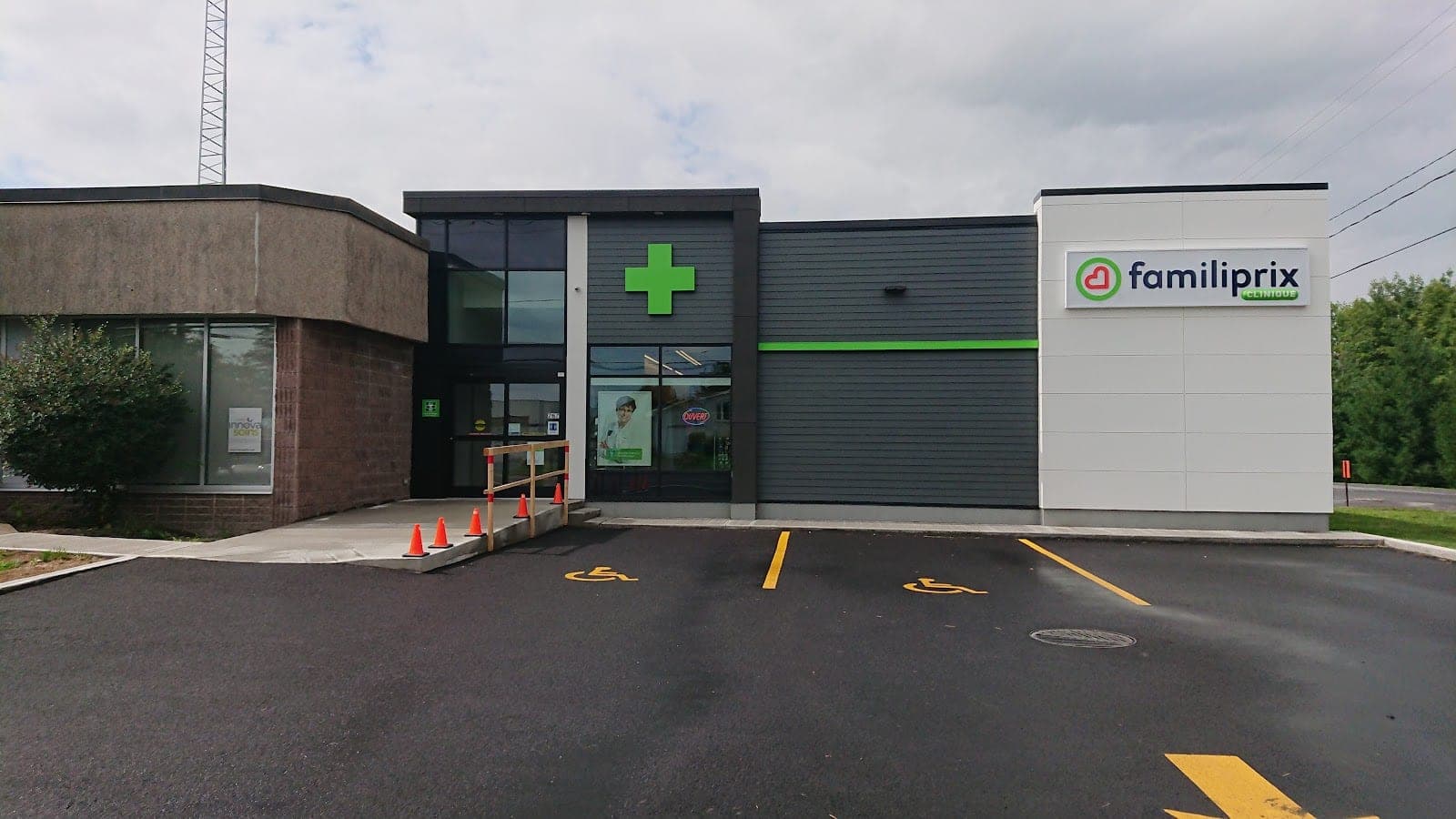 Familiprix Clinique (photo: Martin Bisaillon, via Google)