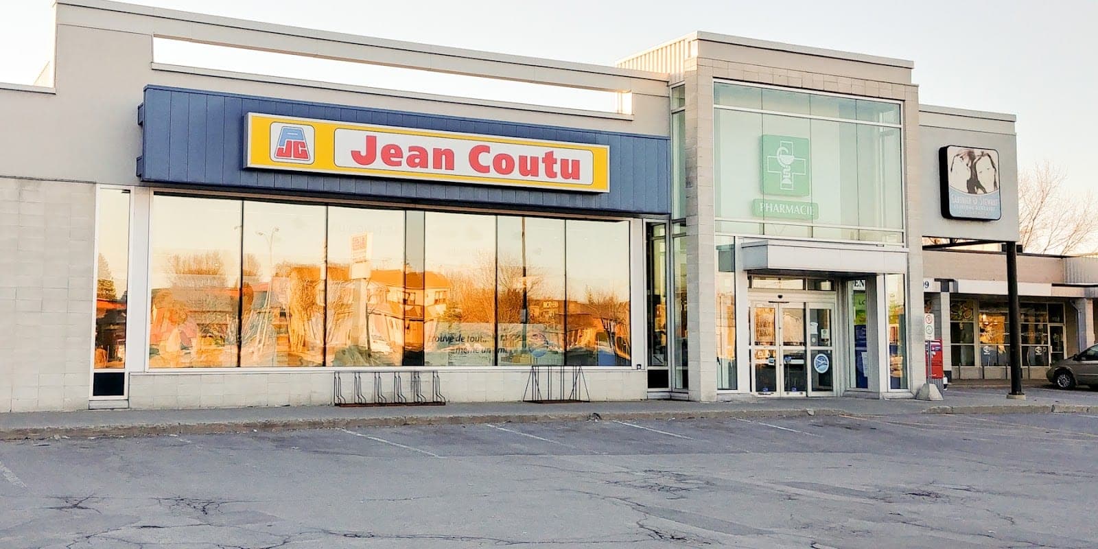 PJC Jean Coutu (photo: Stoffel De Roover, via Google)