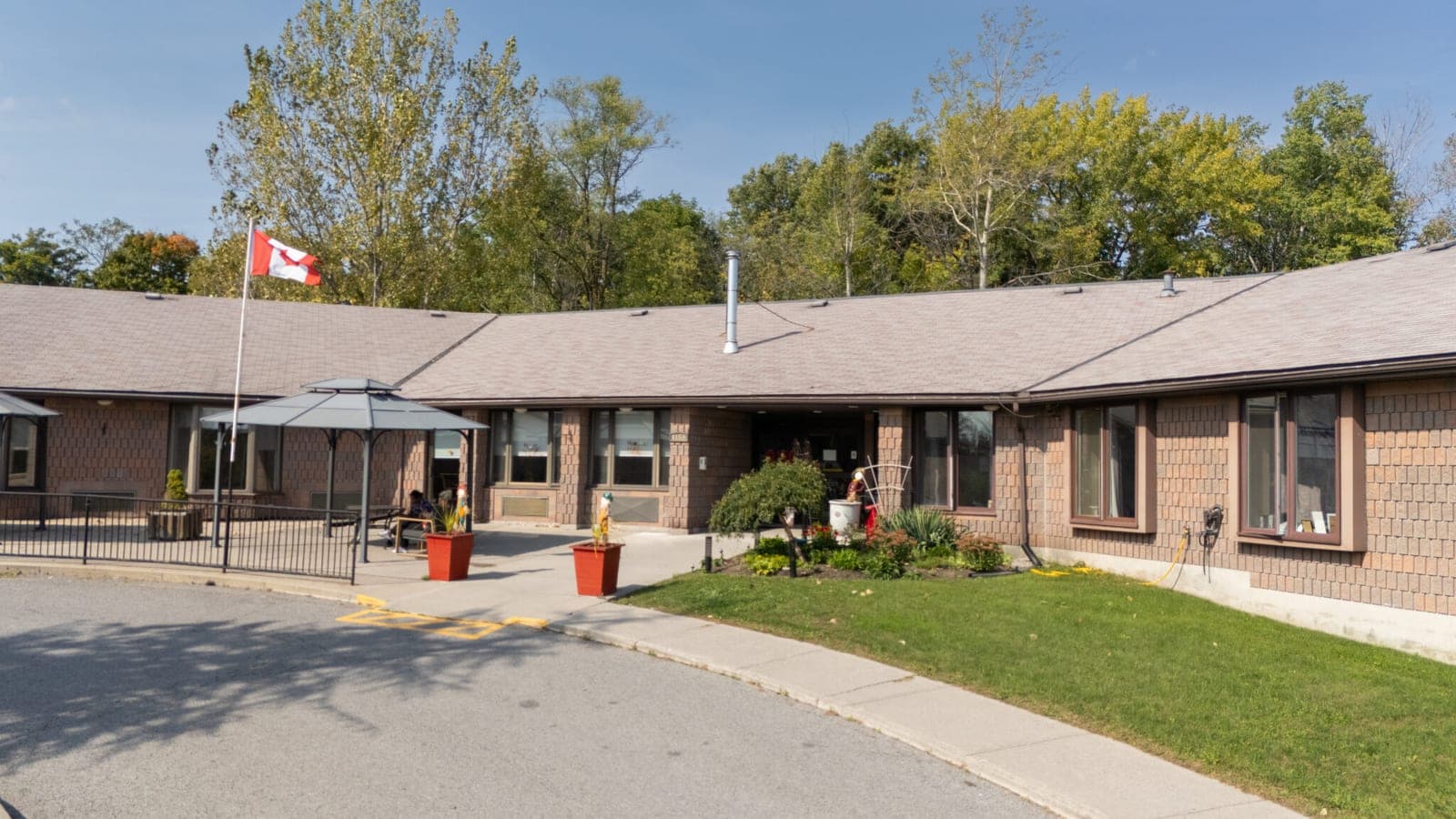 SeniorHome.ca - Riverview Manor
