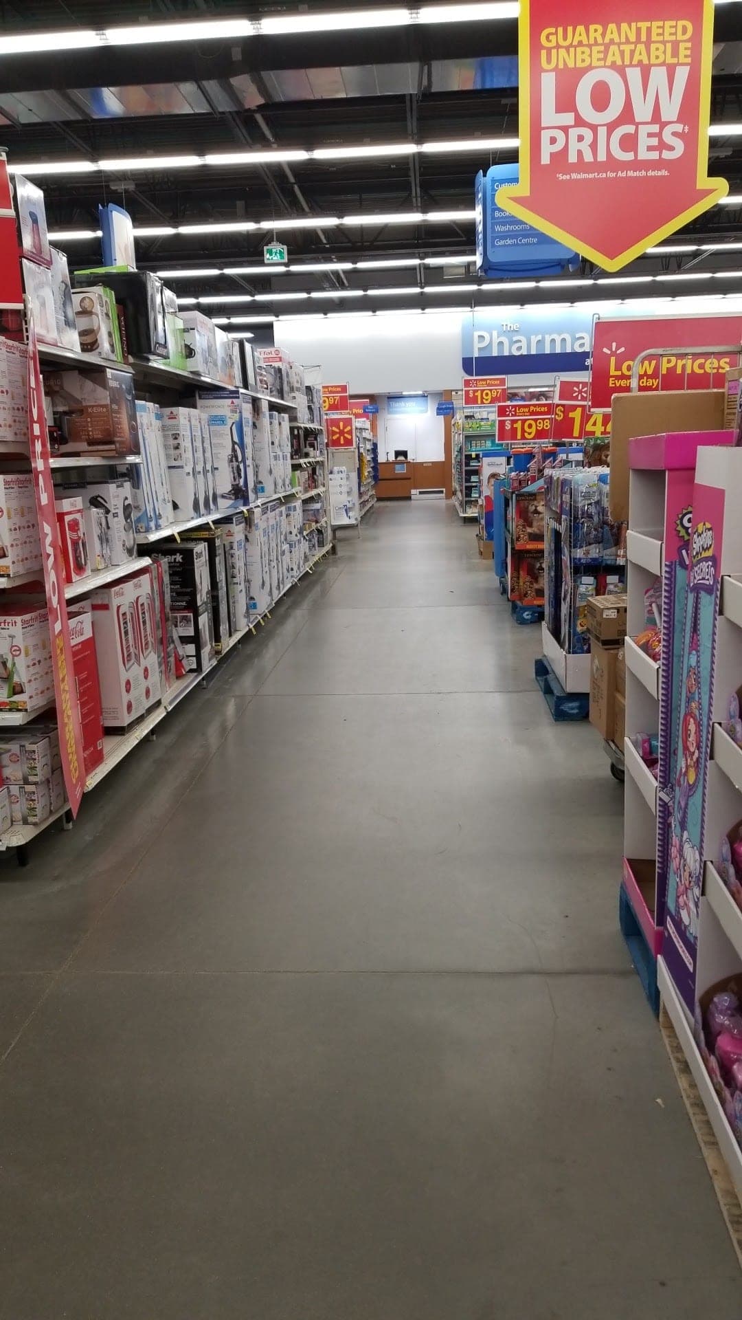 Walmart Pharmacy (photo: Oubeda T (زعيم الصداقة), via Google)