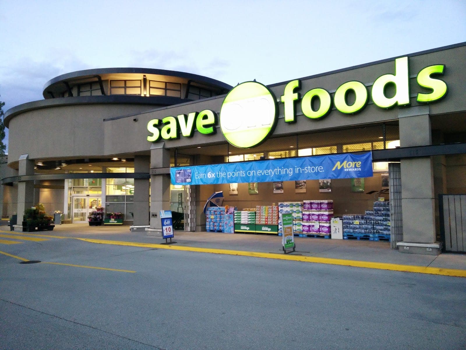 Save-On-Foods (photo: Wes DeBoer, via Google)