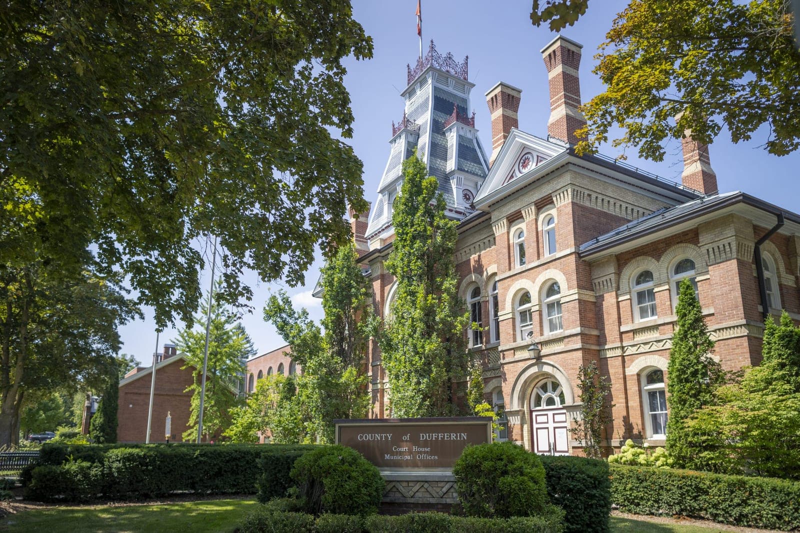 SeniorHome.ca - Dufferin Oaks Long Term Care