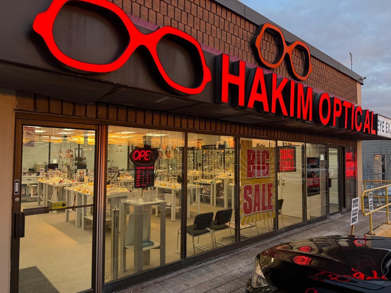 Hakim Optical Newmarket - Yonge (photo: Hakim Optical Newmarket - Yonge, via Google)