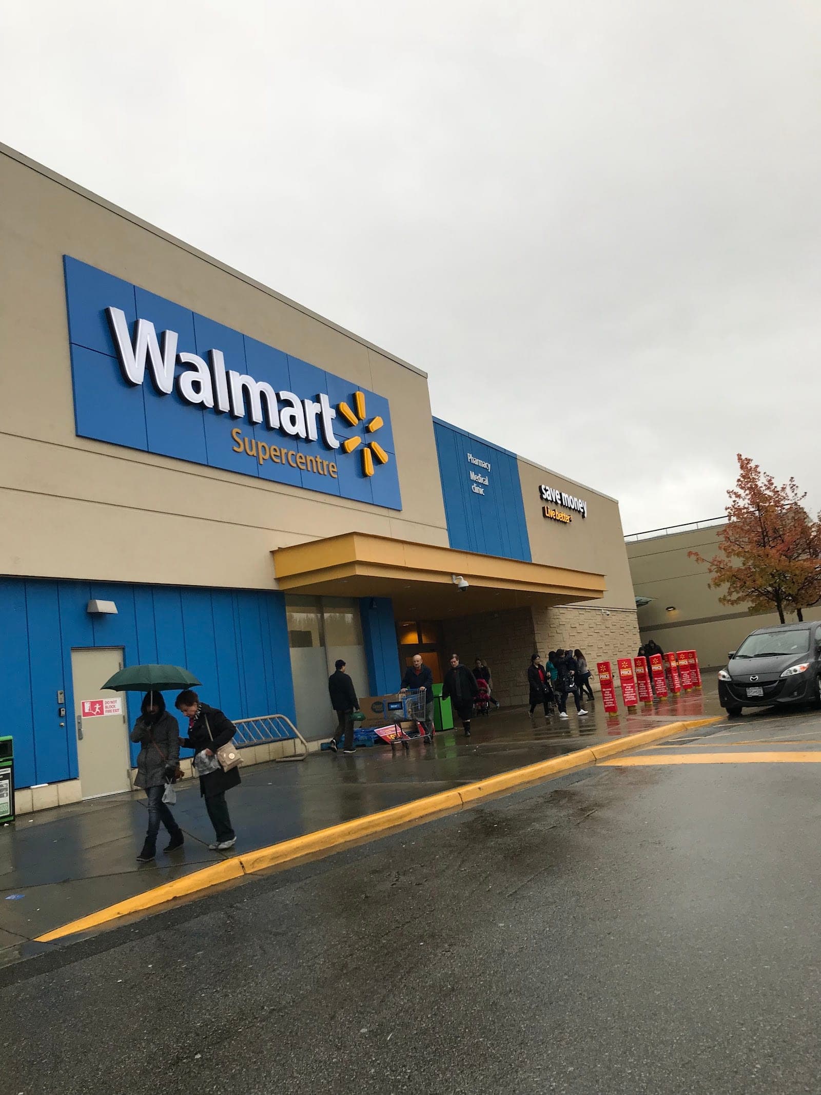 Walmart Pharmacy (photo: Ali Alizadeh, via Google)