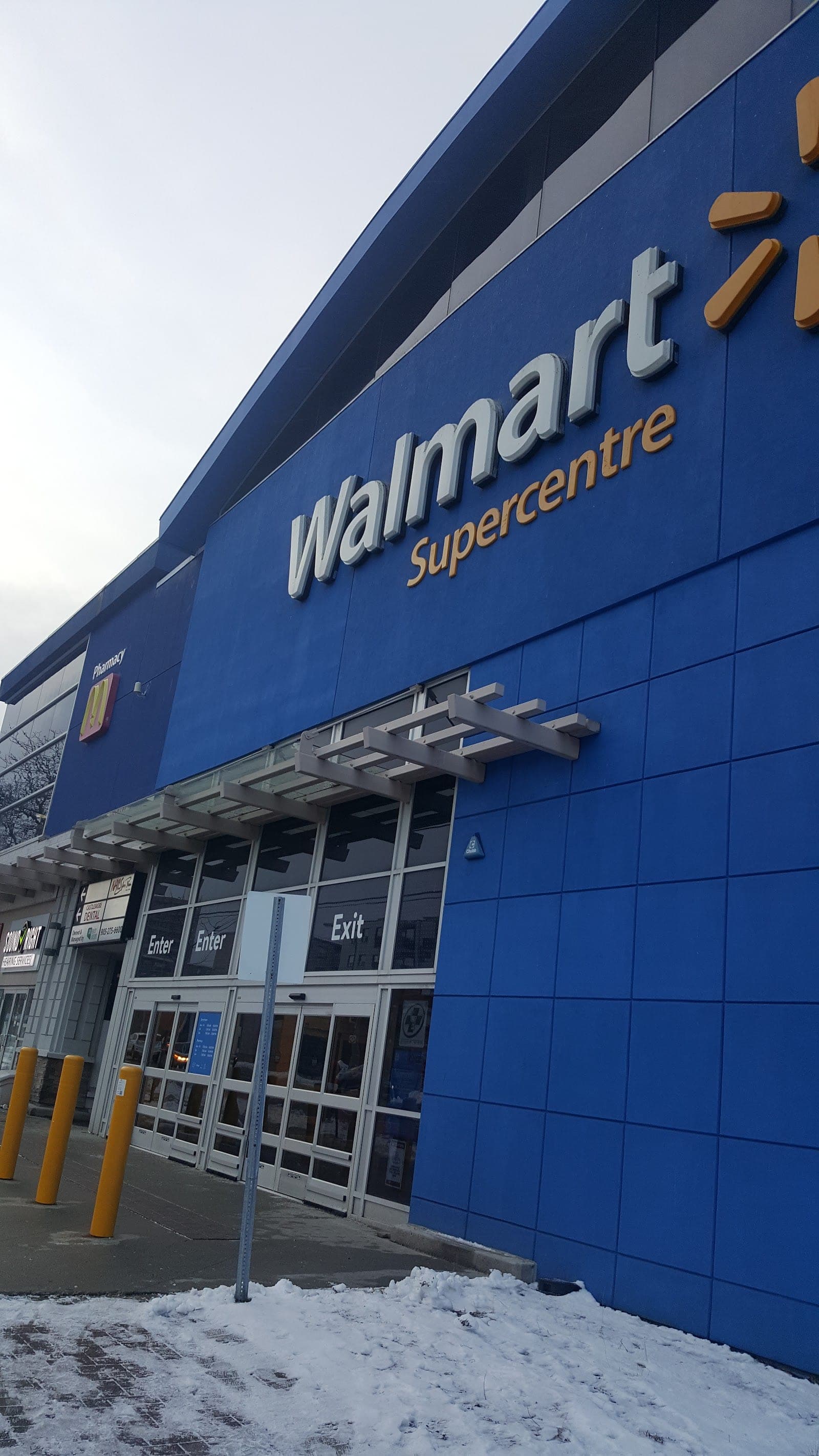 Walmart Pharmacy (photo: Chris Nwogu, via Google)