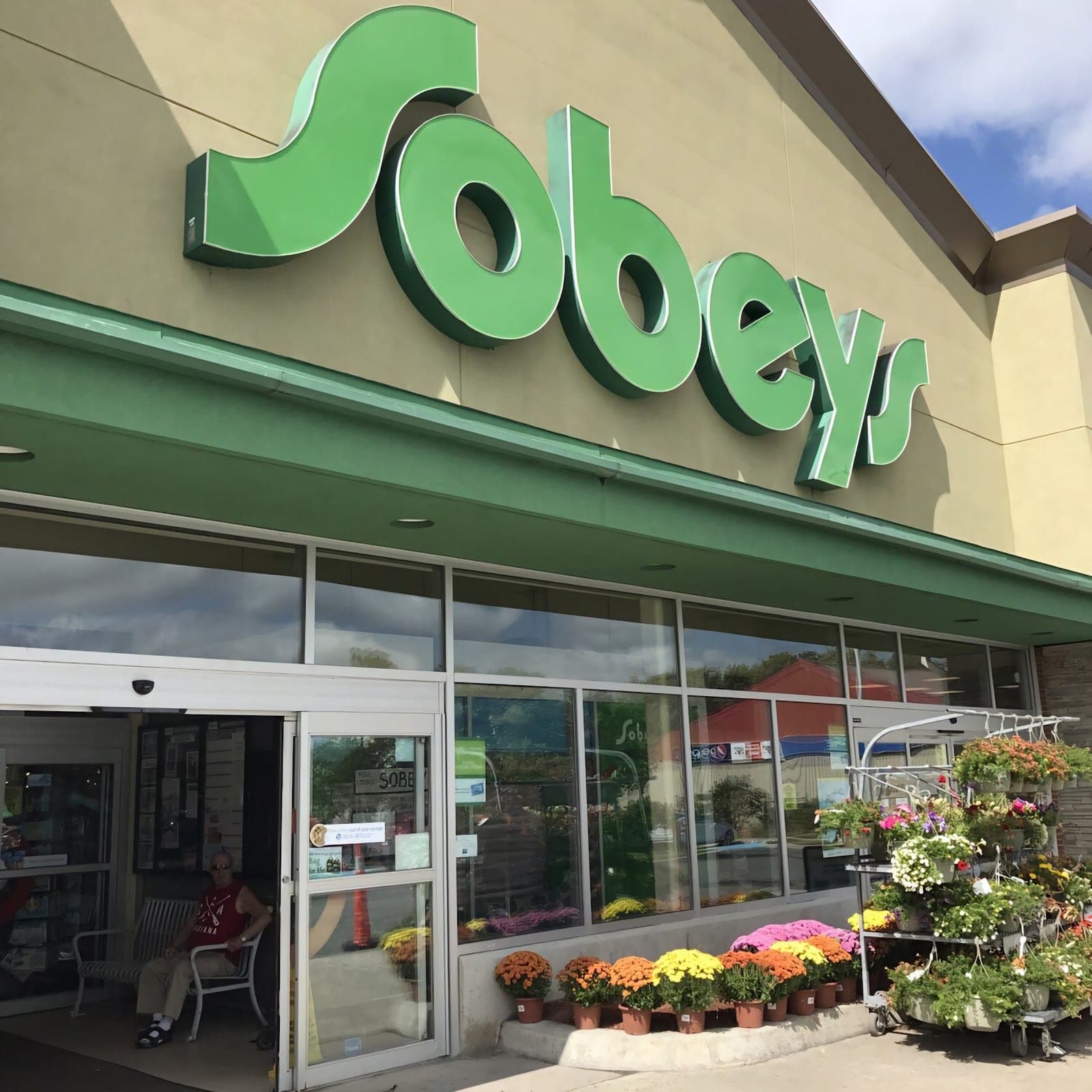 Sobeys Pharmacy Topsail Road (photo: Lazarus, via Google)