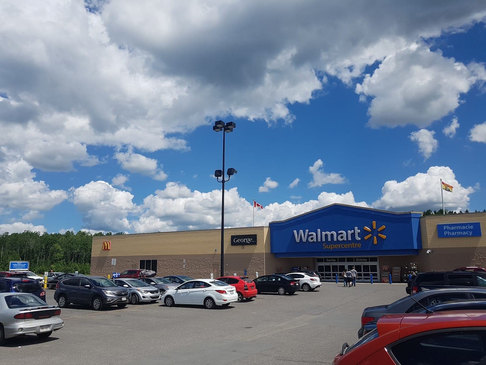 Walmart Pharmacy (photo: Pascal Lévesque, via Google)