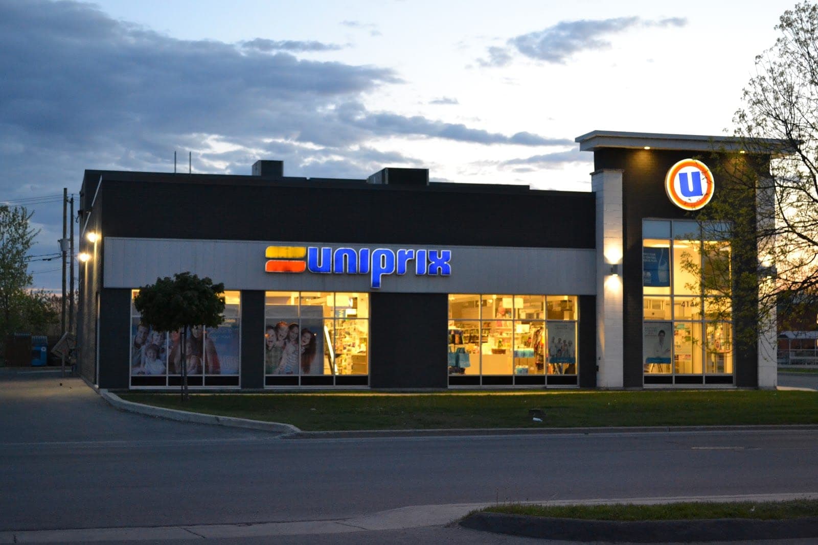 Uniprix Christophe Gauthier et Mircea Andrei Circlan - Pharmacie affiliée (photo: André Chalifour, via Google)