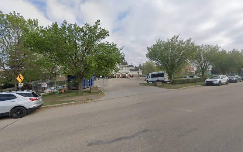 Youville Home - Photo 1