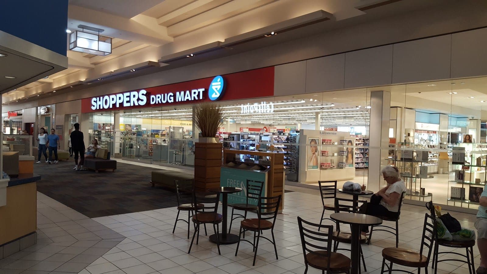 Shoppers Drug Mart (photo: Richard Tung (CyberNRG), via Google)