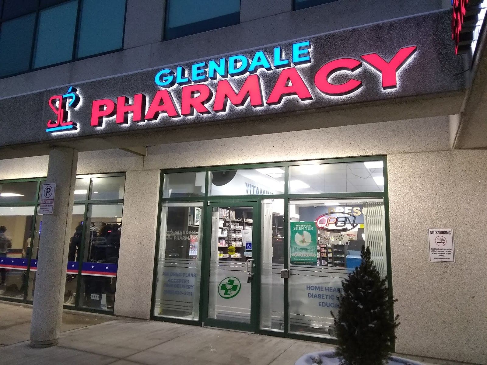 Glendale Pharmacy (photo: Alexander Daunan, via Google)
