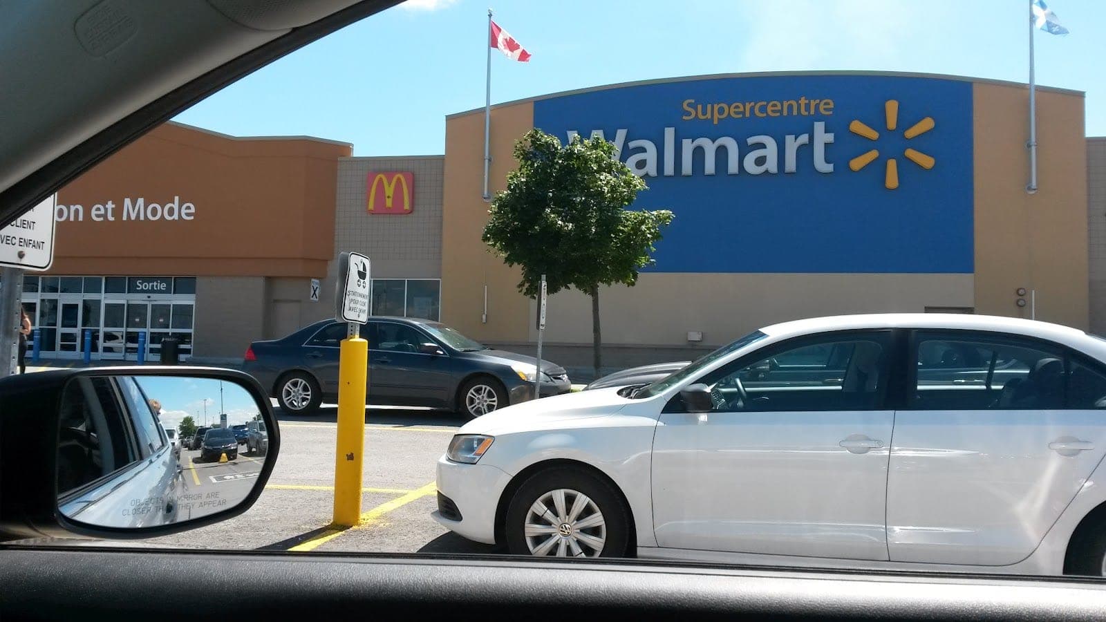 Walmart Pharmacy (photo: farmer666666 Julien, via Google)