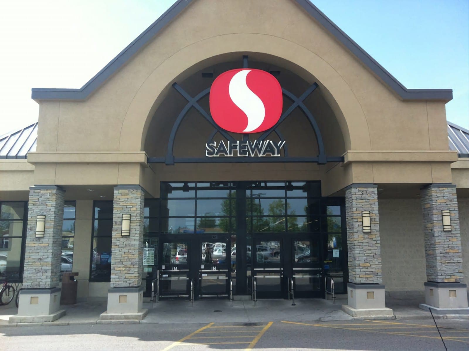 Loblaw Pharmacy (photo: Lazarus, via Google)