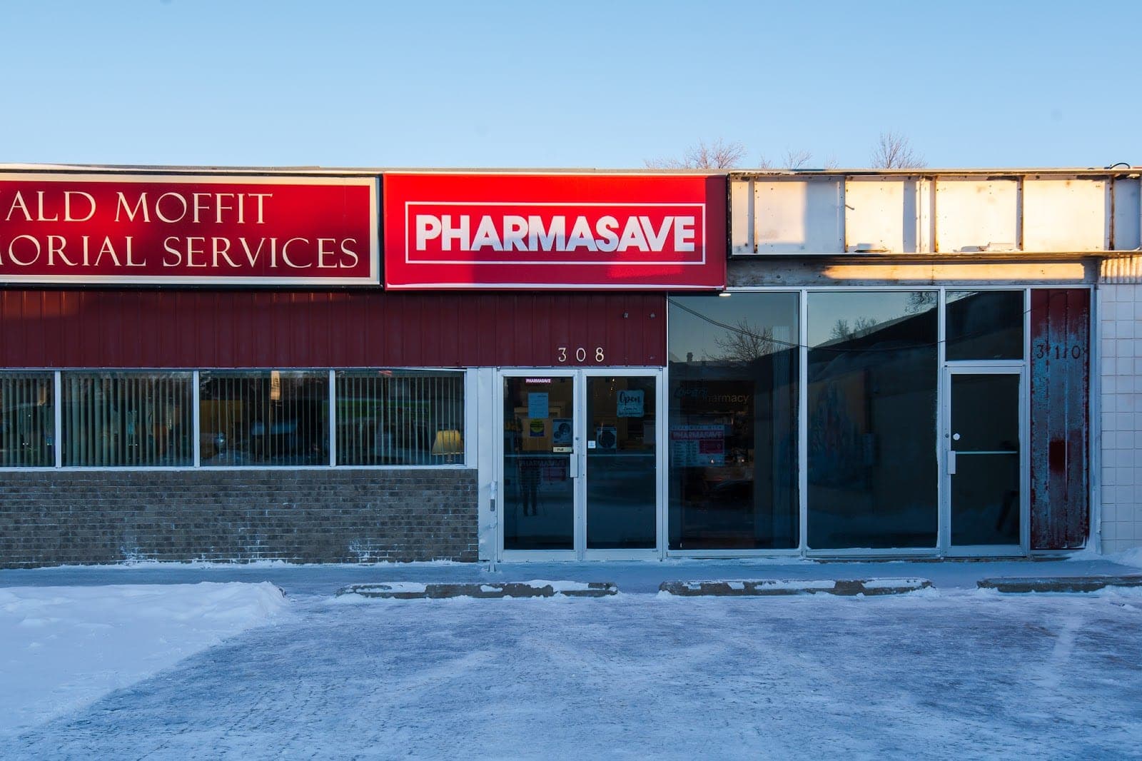 Pharmasave #456 Portage La Prairie (photo: Pharmasave #456 Portage La Prairie, via Google)