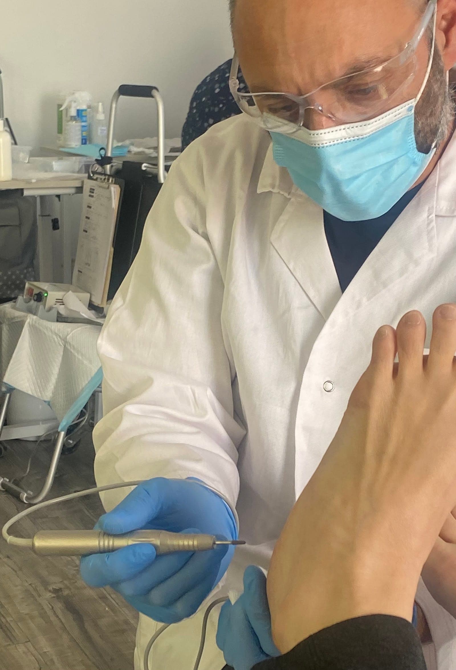 Monsieur LePied - Infirmier auxiliaire en soins podologiques (photo: Monsieur LePied - Infirmier auxiliaire en soins podologiques, via Google)