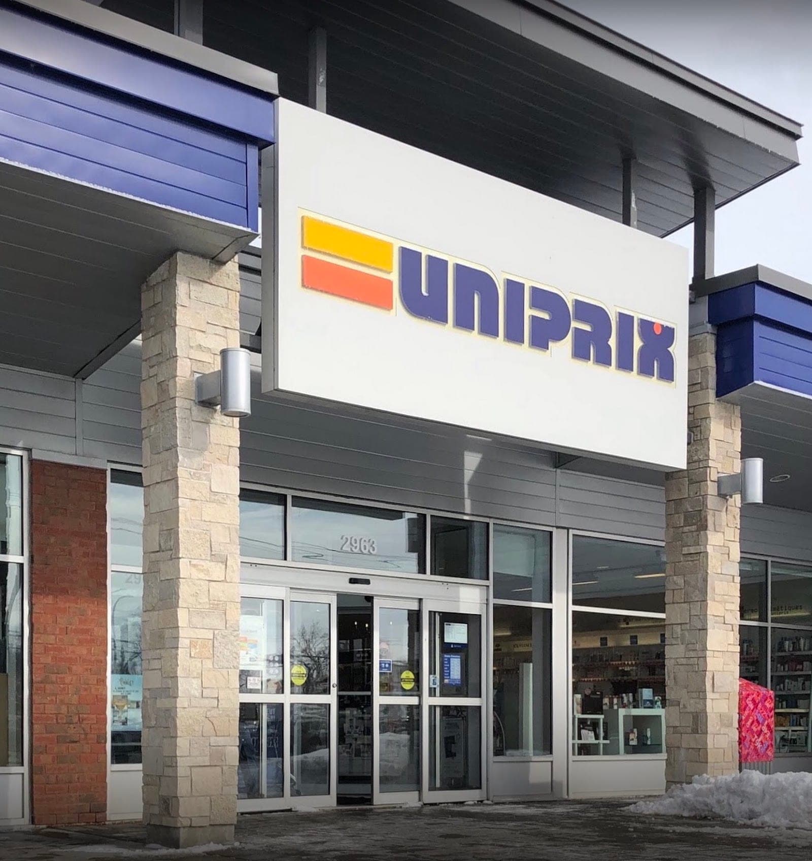 Uniprix St-Charles (photo: Roger Brassard, via Google)