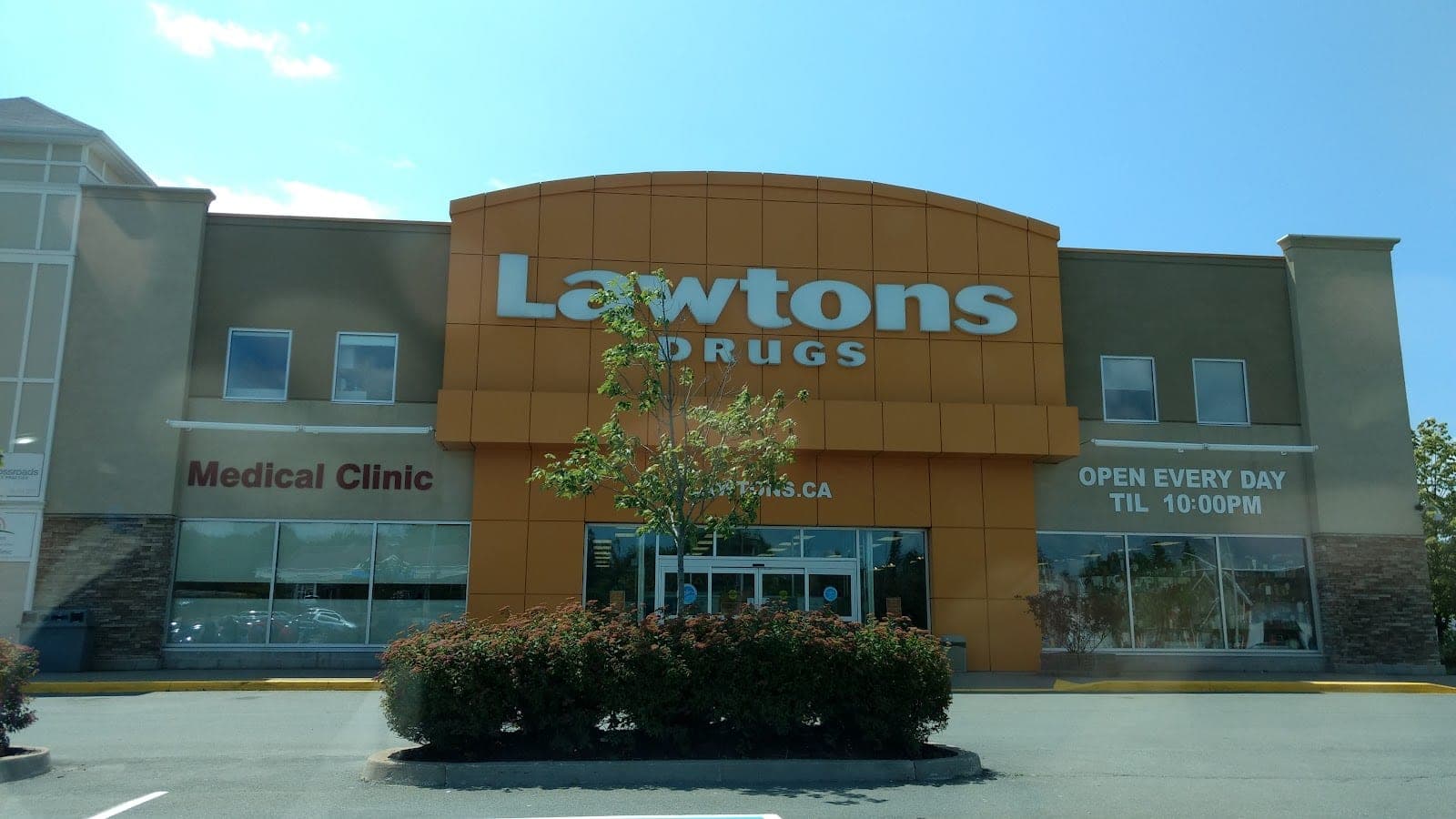 Lawtons Drugs Tantallon (photo: Andy F, via Google)