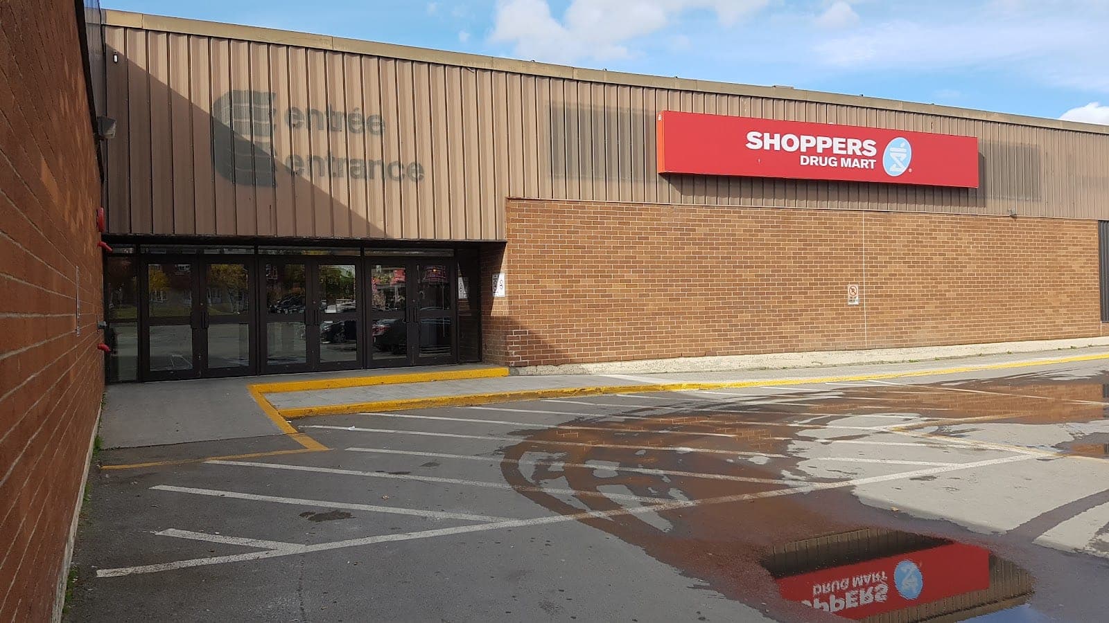 Shoppers Drug Mart (photo: Andrew Lavigne, via Google)