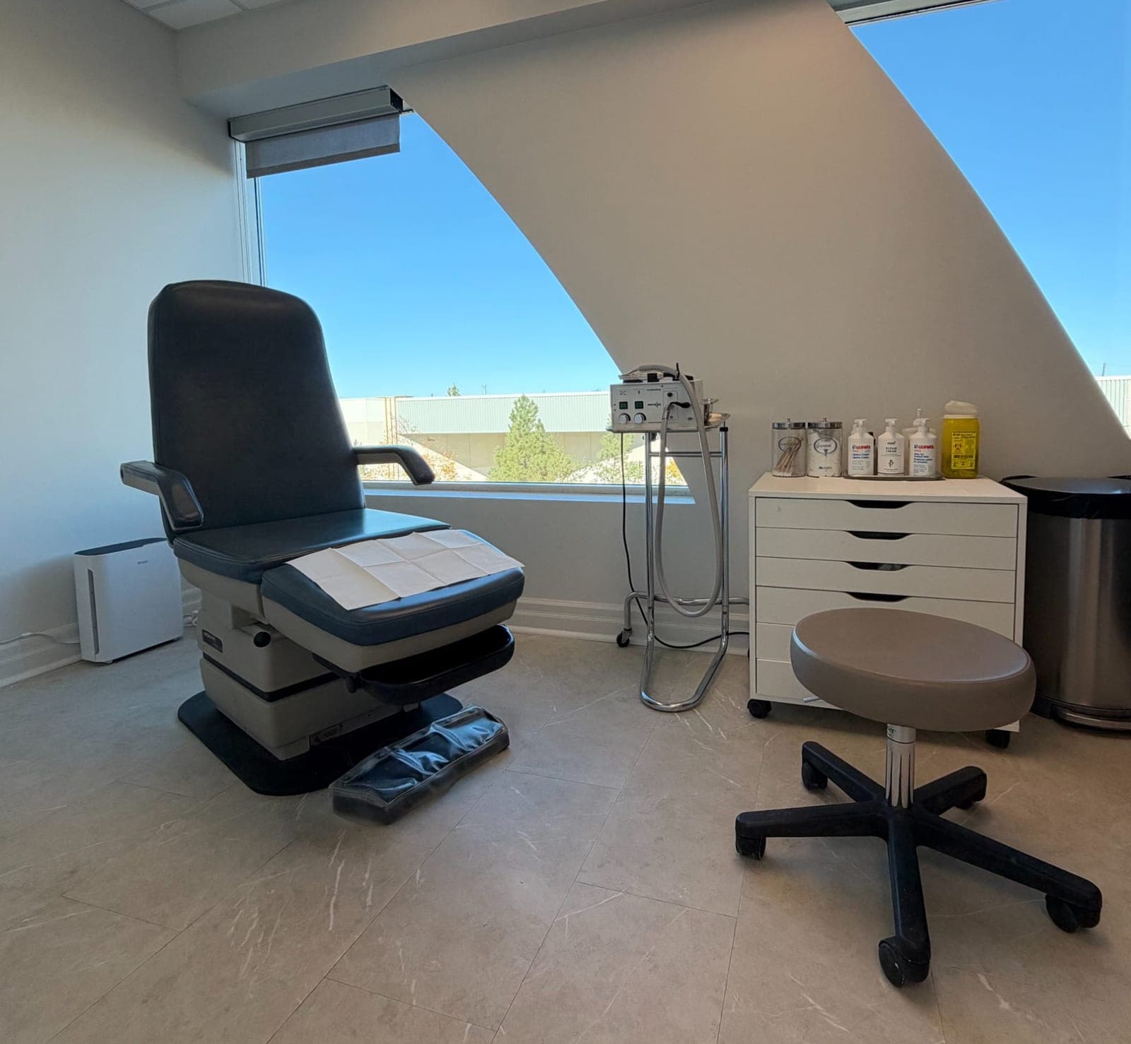 SeniorHome.ca - Aurora Foot Clinic & Orthotic Centre