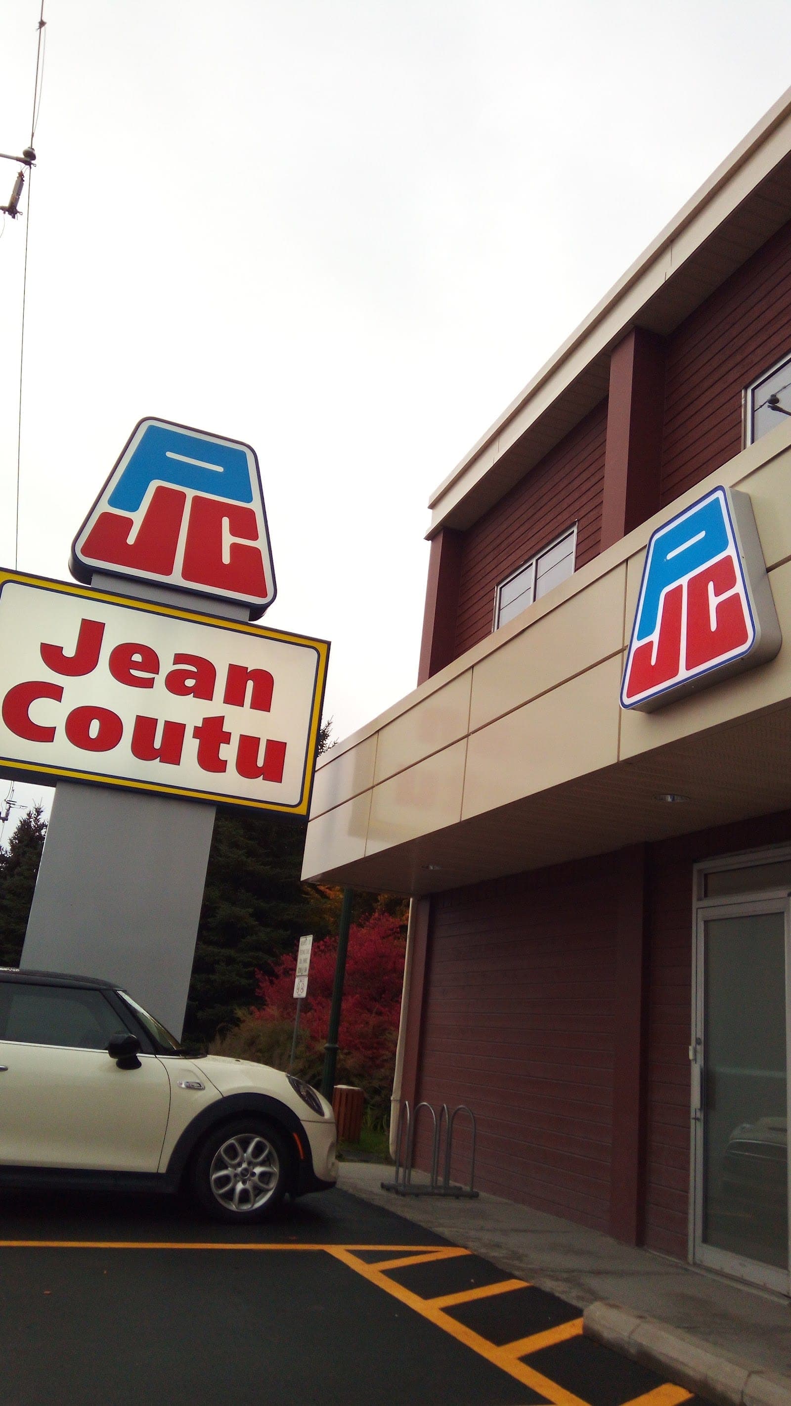 Jean Coutu (photo: Abimael Ramírez Franco, via Google)