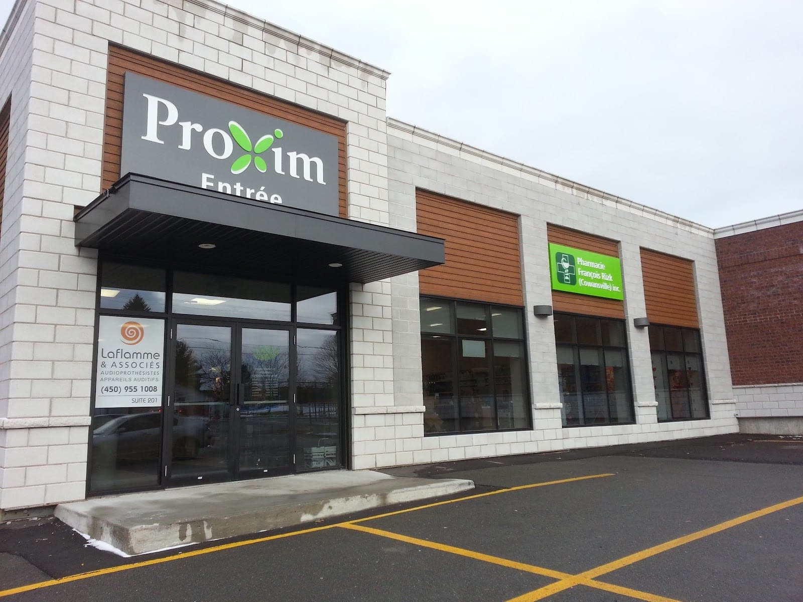 Proxim Duong & Duong Pharmacie (photo: Todd Munro, via Google)