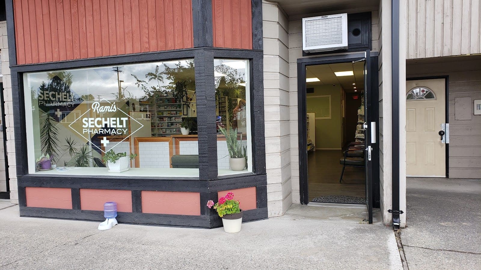 Sechelt Pharmacy (photo: P Nguyen, via Google)