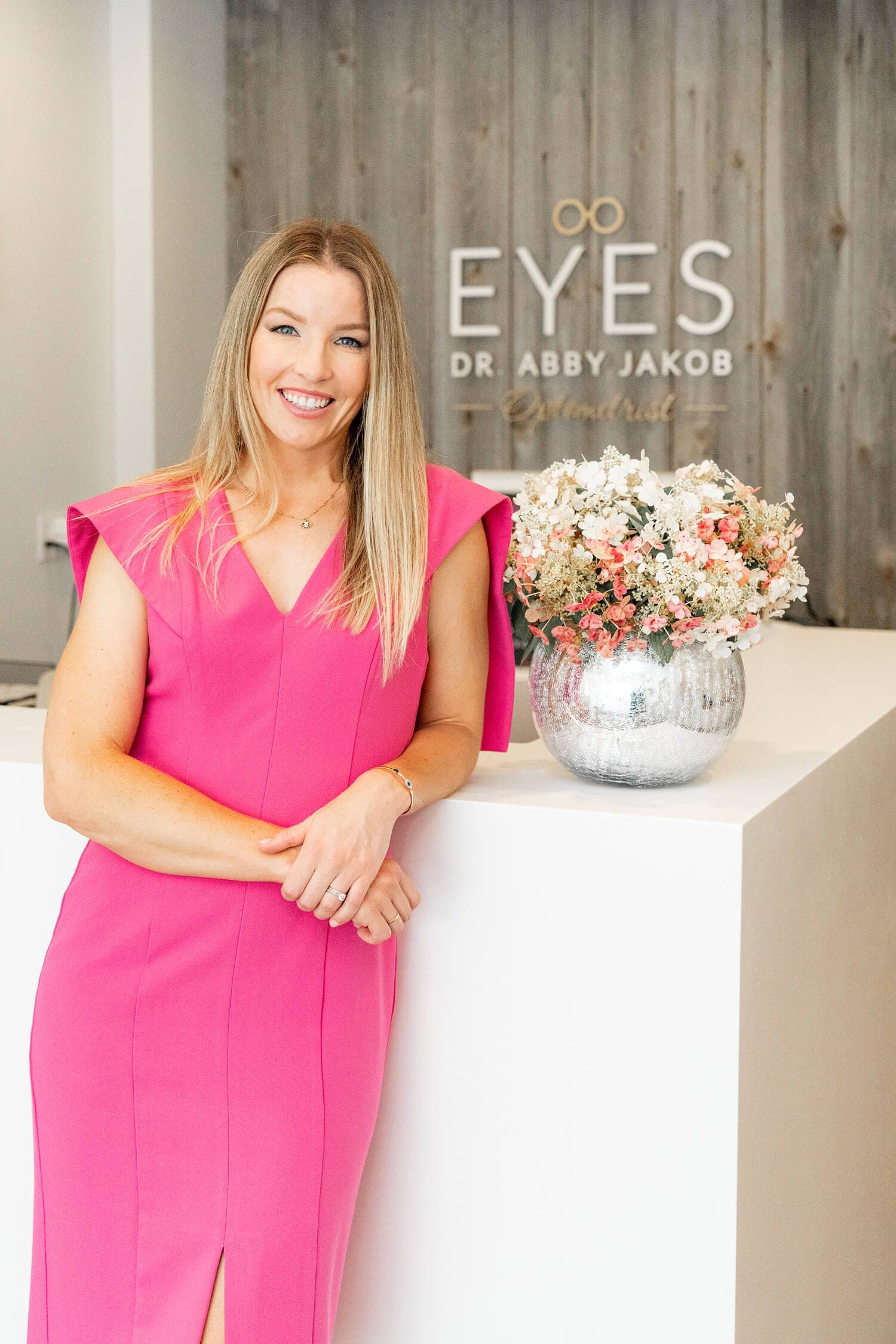 SeniorHome.ca - EYES Optometry - Dr. Abby Jakob