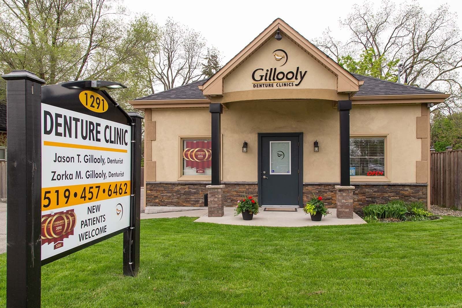SeniorHome.ca - Gillooly Denture Clinics (Strathroy)