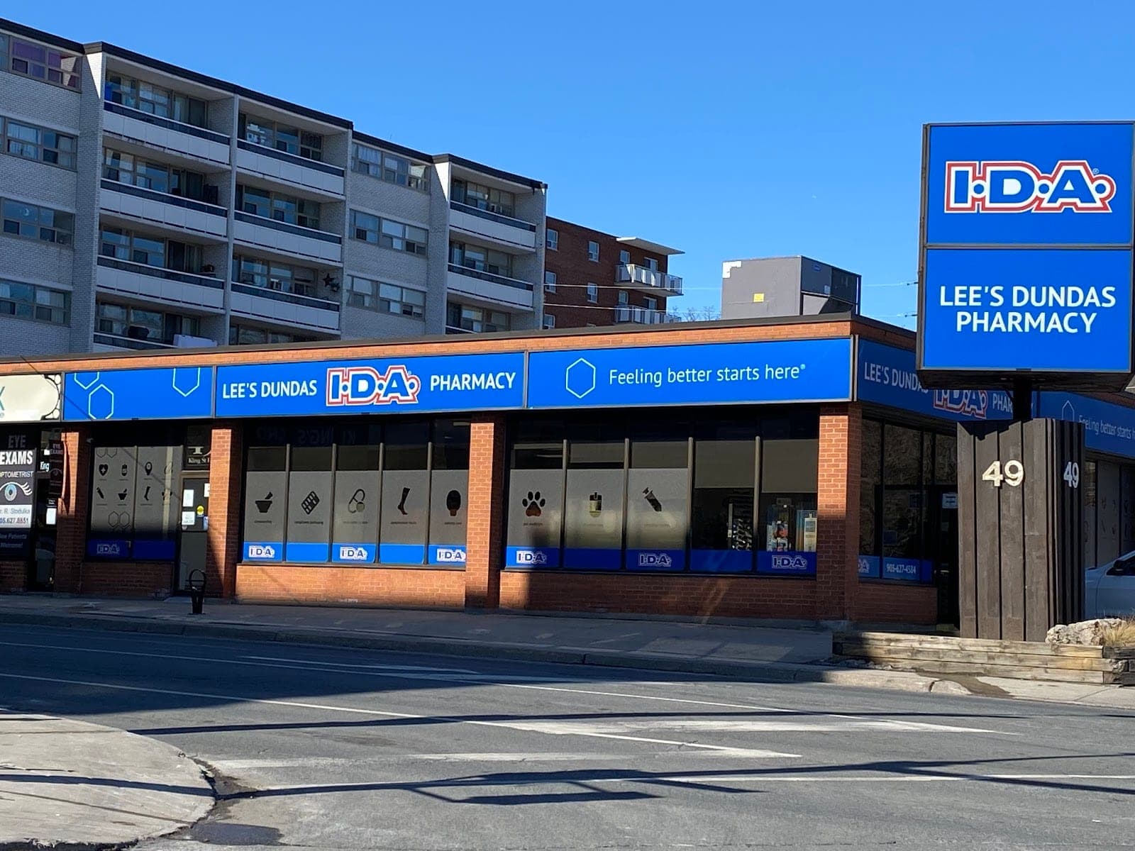 I.D.A. Lee's Dundas Pharmacy (photo: Alan Woodhead, via Google)
