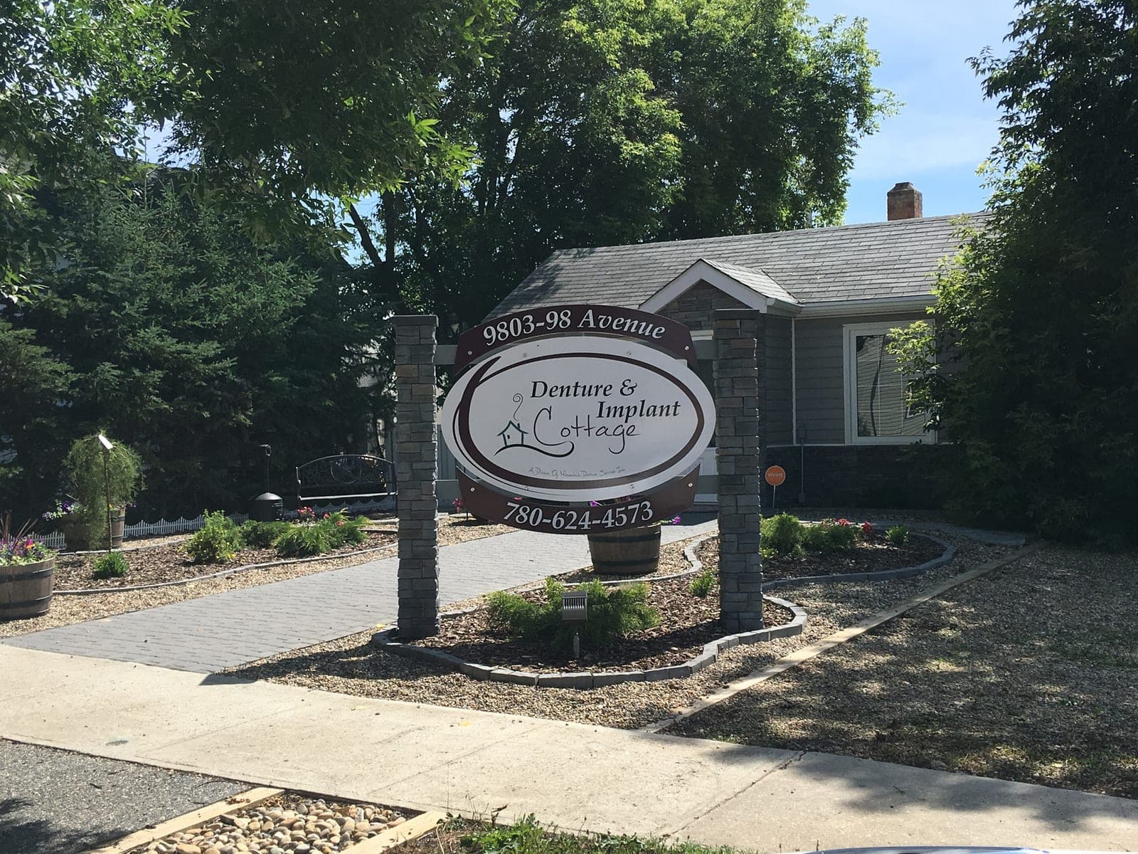 SeniorHome.ca - Denture & Implant Cottage