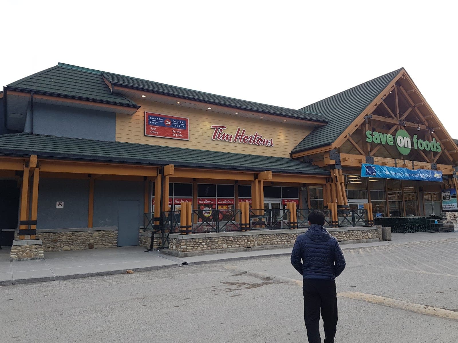Save-On-Foods (photo: Logan Ji, via Google)