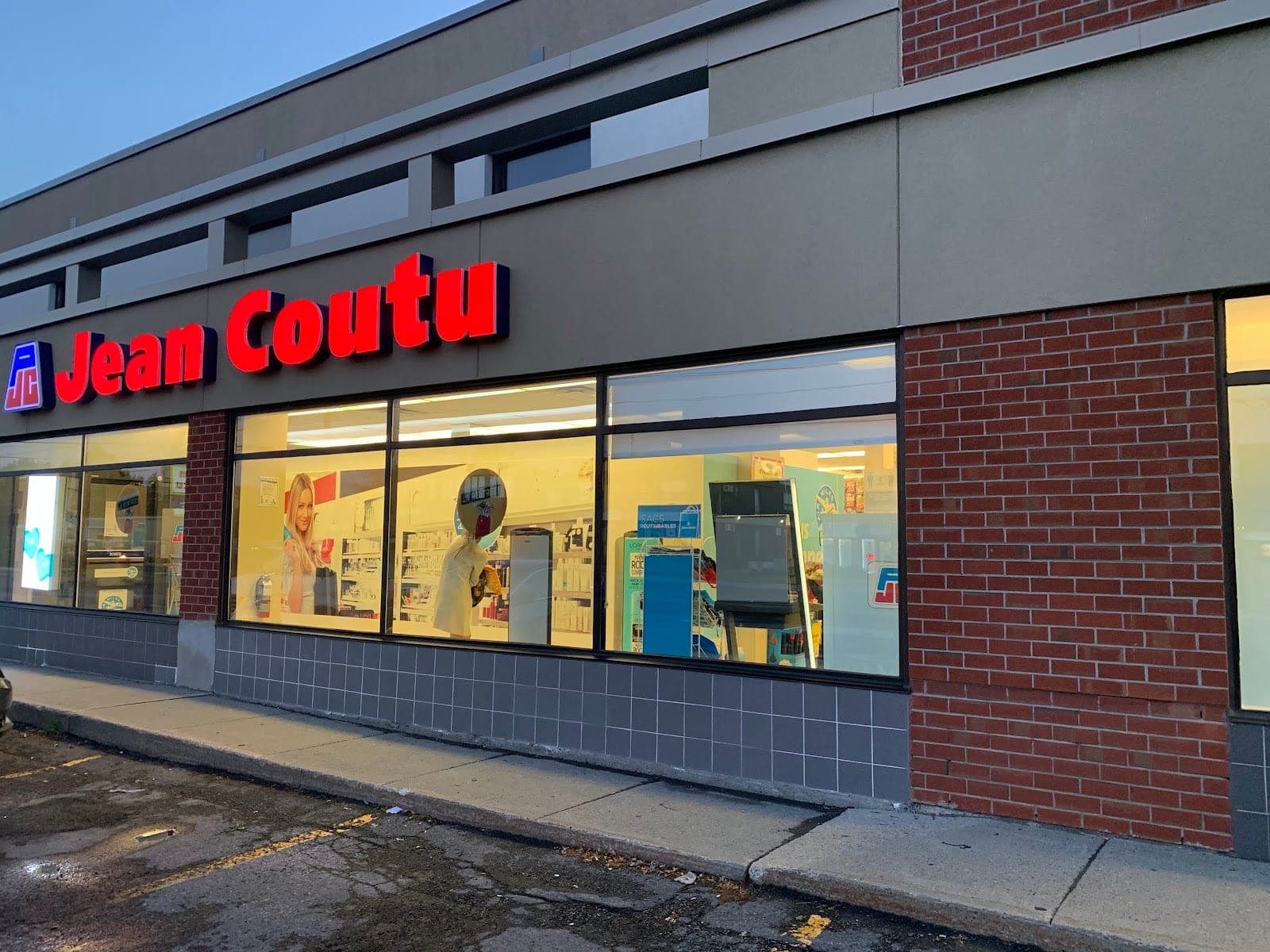 Pharmacie Jean Coutu (photo: Didier Godot, via Google)