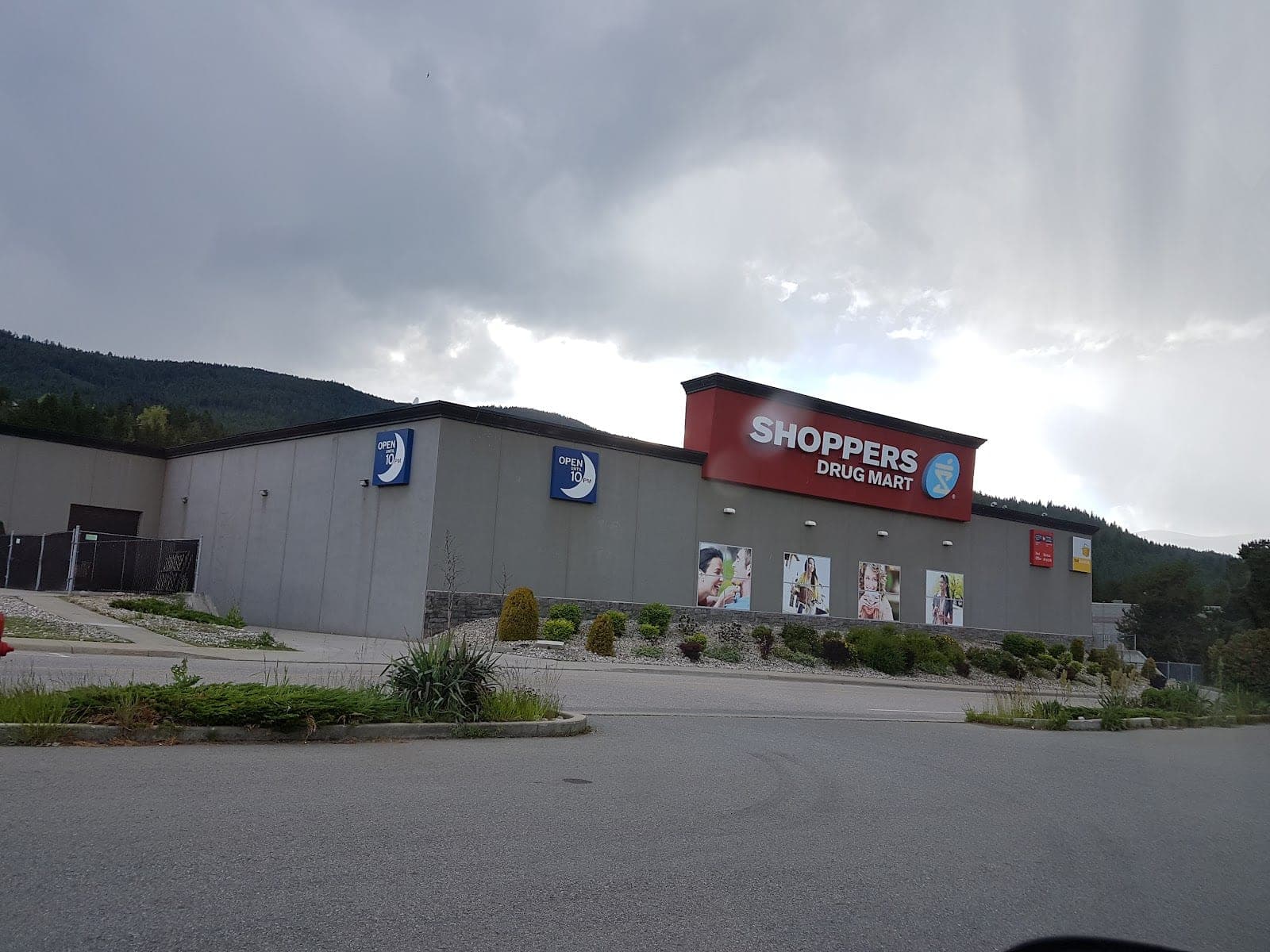 Shoppers Drug Mart (photo: Vijaypal Khangura, via Google)