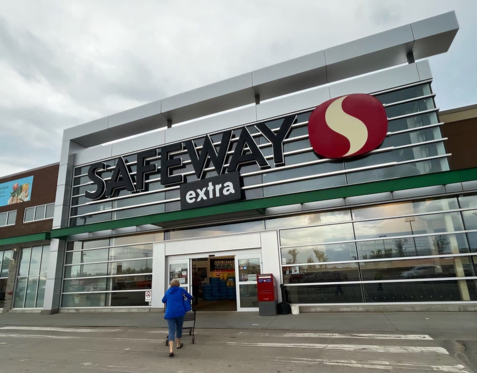Safeway Pharmacy Dawson Creek (photo: Lazarus, via Google)