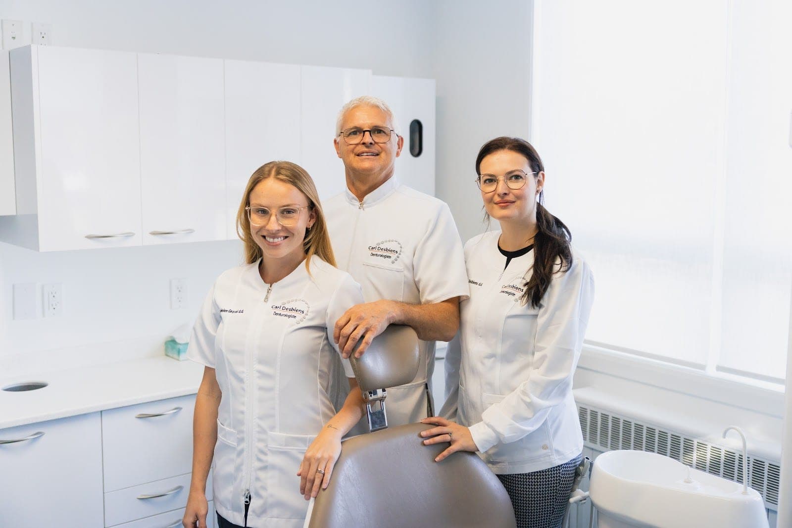 Clinique de Denturologie Desbiens & Gravel (photo: Clinique de denturologie Carl Desbiens | Sainte-Catherine-de-la-Jacques-Cartier, via Google)