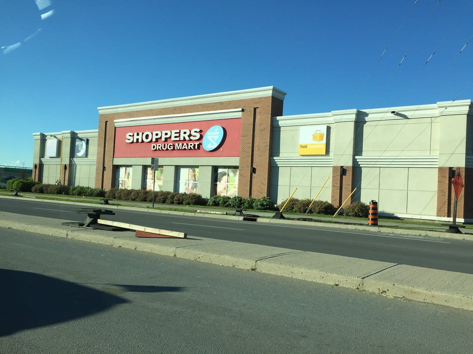 Shoppers Drug Mart (photo: Elysian Hikes, via Google)
