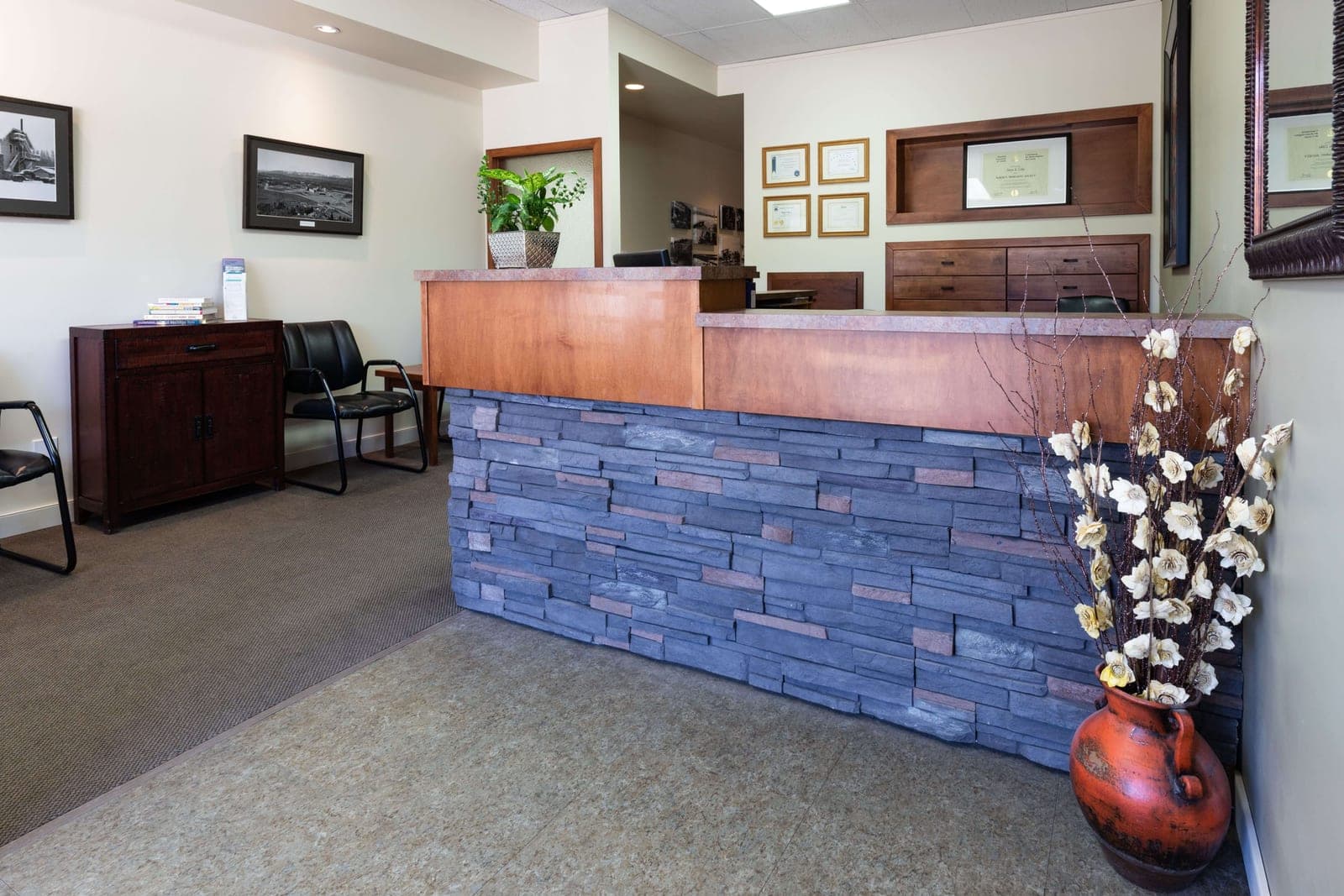 SeniorHome.ca - Hinton Denture Clinic