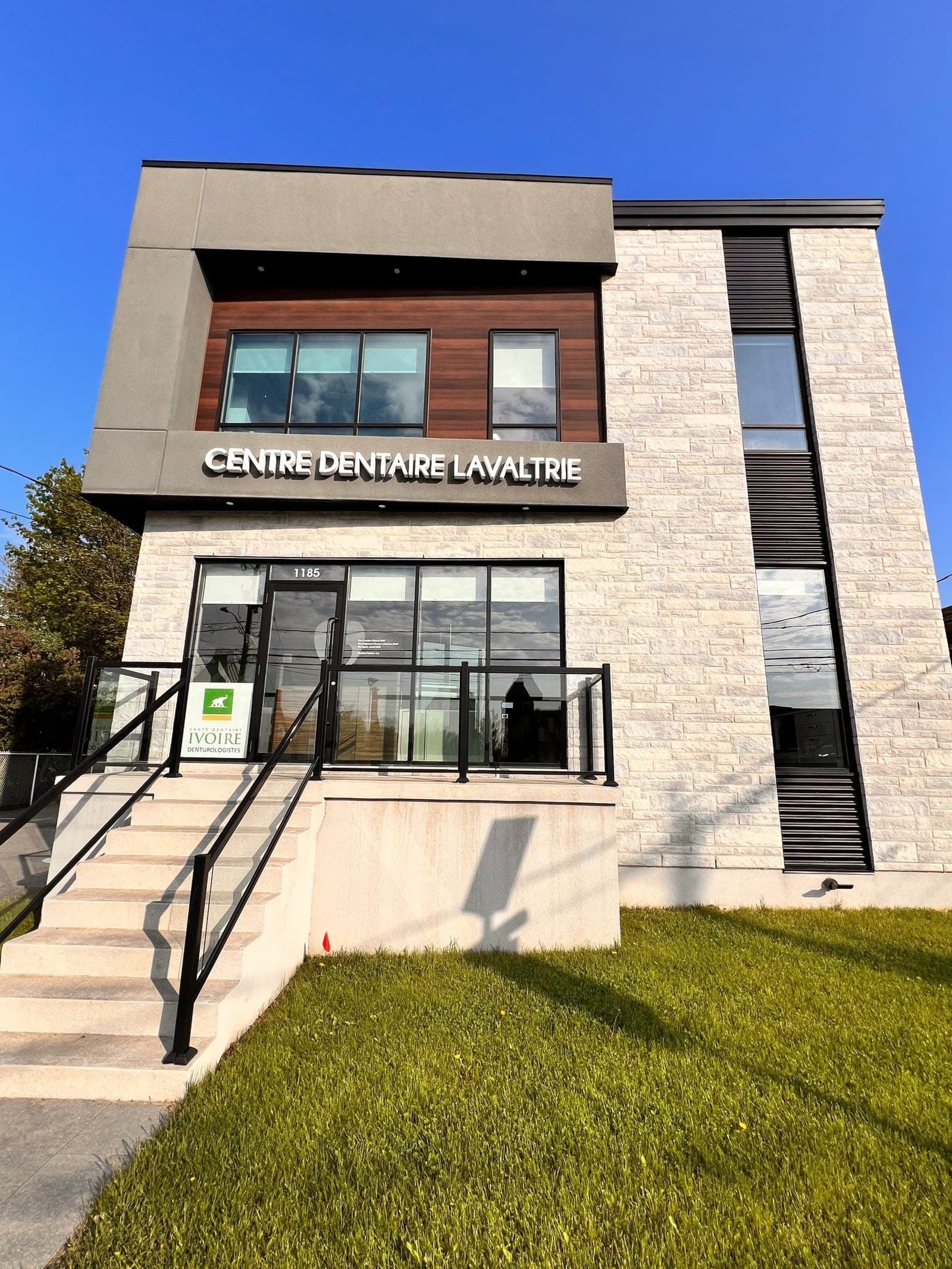 SeniorHome.ca - Ivoire Lavaltrie Denturologistes