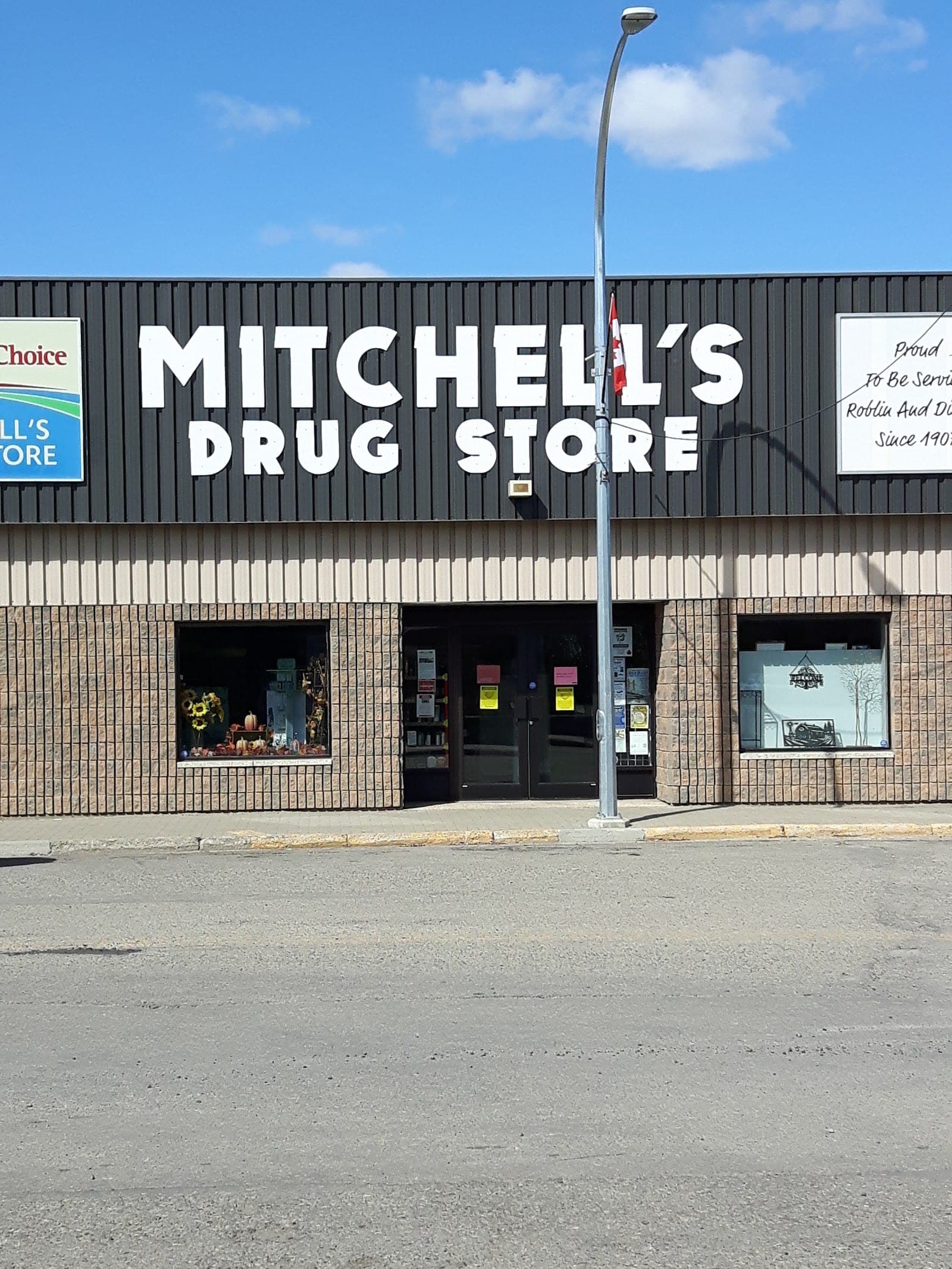 Mitchell's Drug Store (photo: Char W. Tarot, via Google)