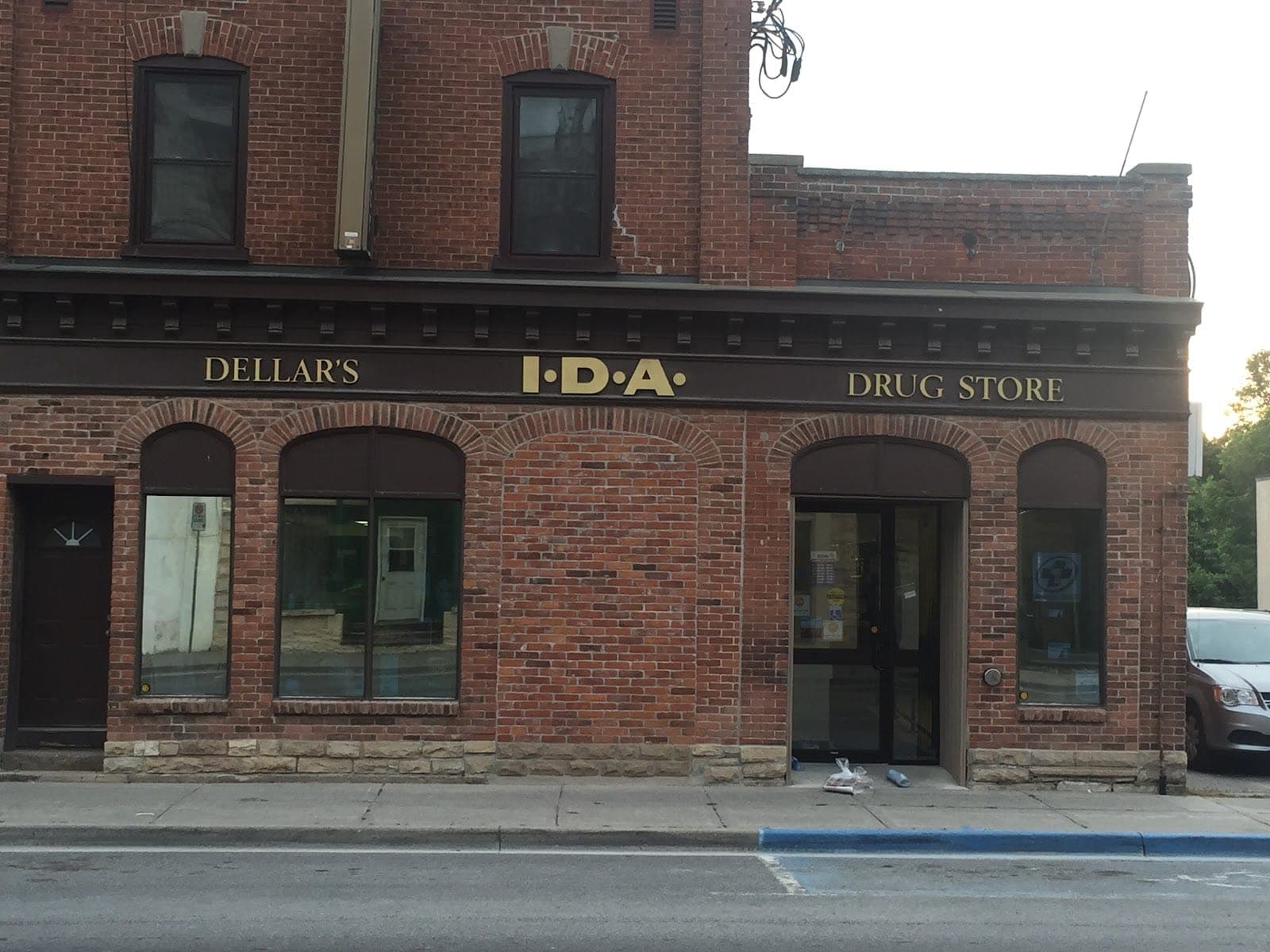Dellar's IDA Drug Store (photo: MorphingSeaGull, via Google)