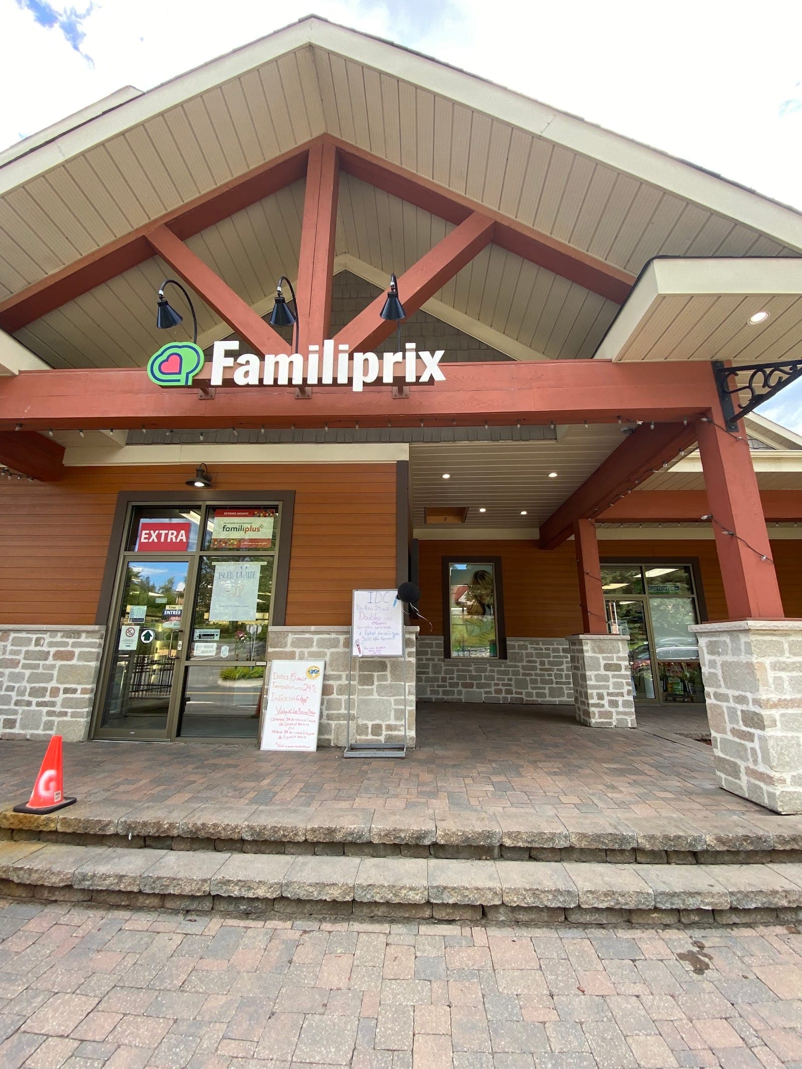 Familiprix Extra (photo: Canadian Local Explorer, via Google)