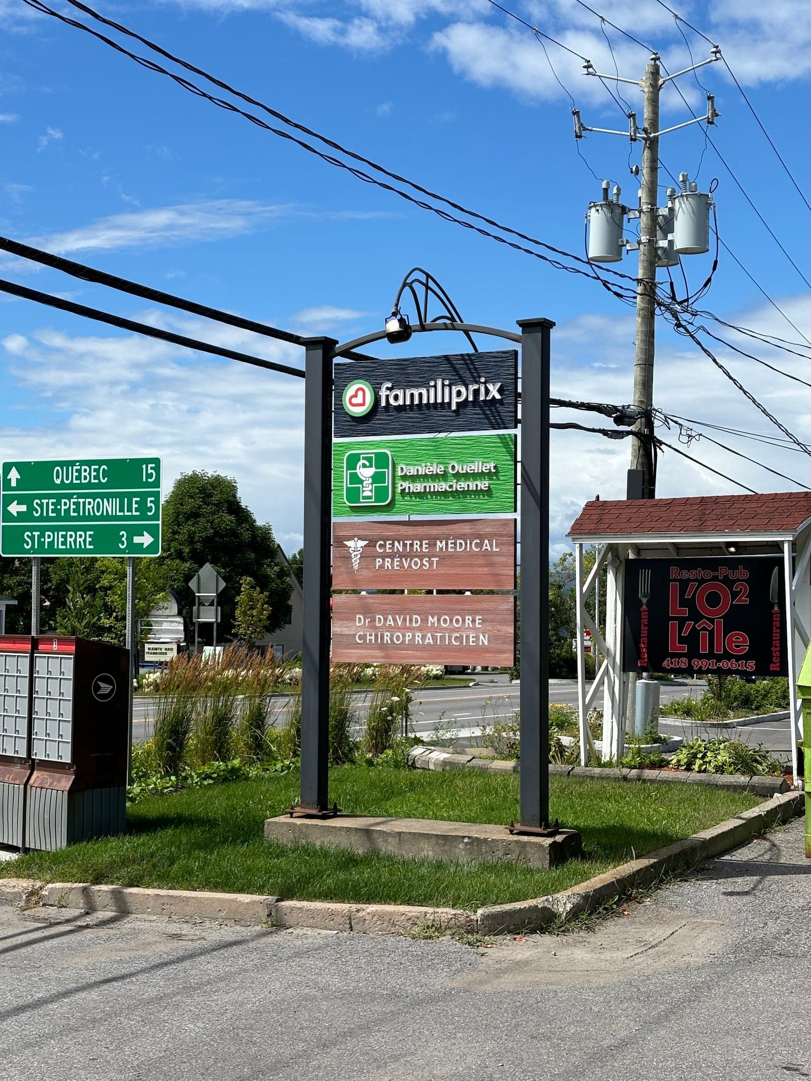Familiprix Extra (photo: Taro Michigan, via Google)