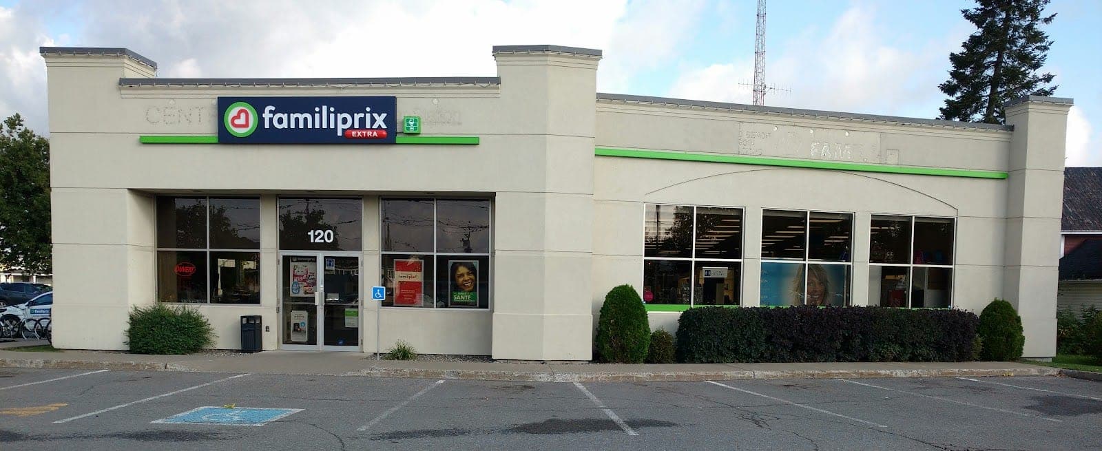 Familiprix Extra (photo: Mr. Peter Molloy, via Google)