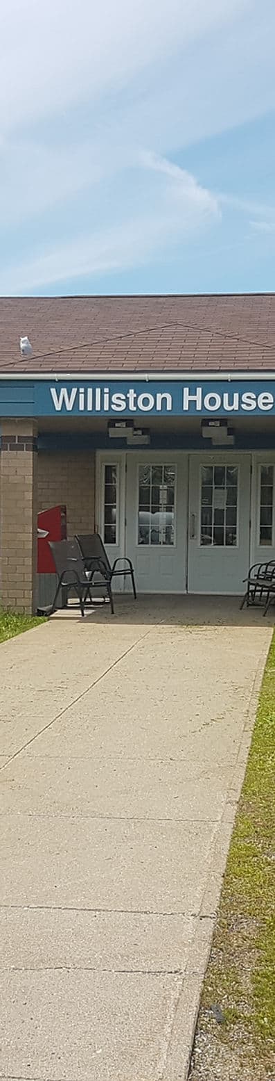Williston House - Photo 1